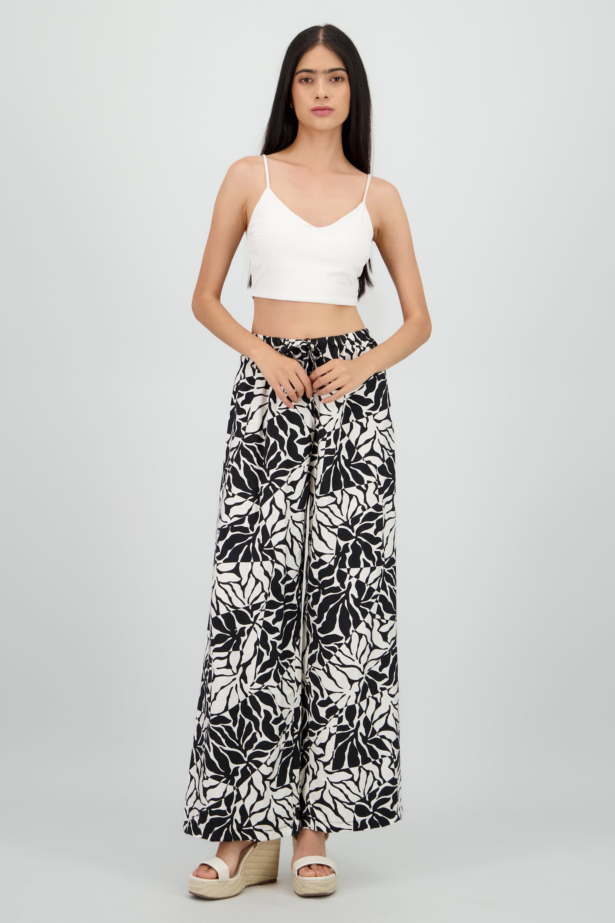 Pantalon amplio estampado flores NEGRO COMBO