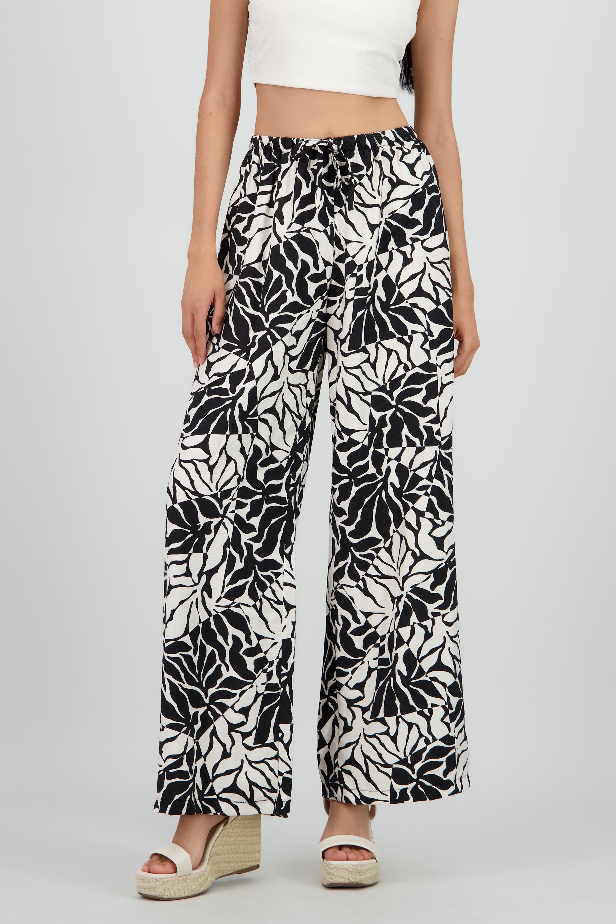 Pantalon amplio estampado flores NEGRO COMBO