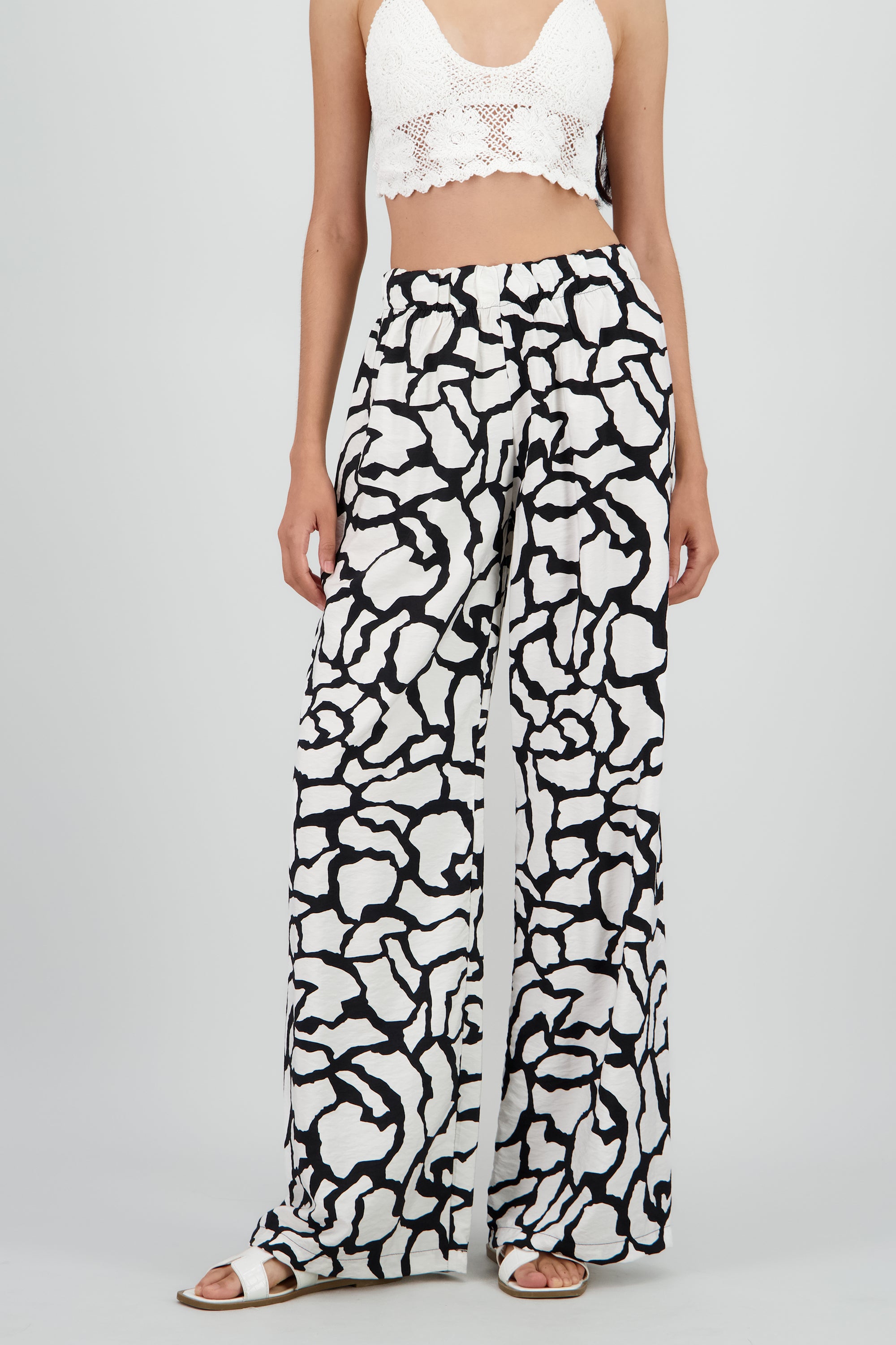 Pantalon fluido estampado geometrico NEGRO COMBO