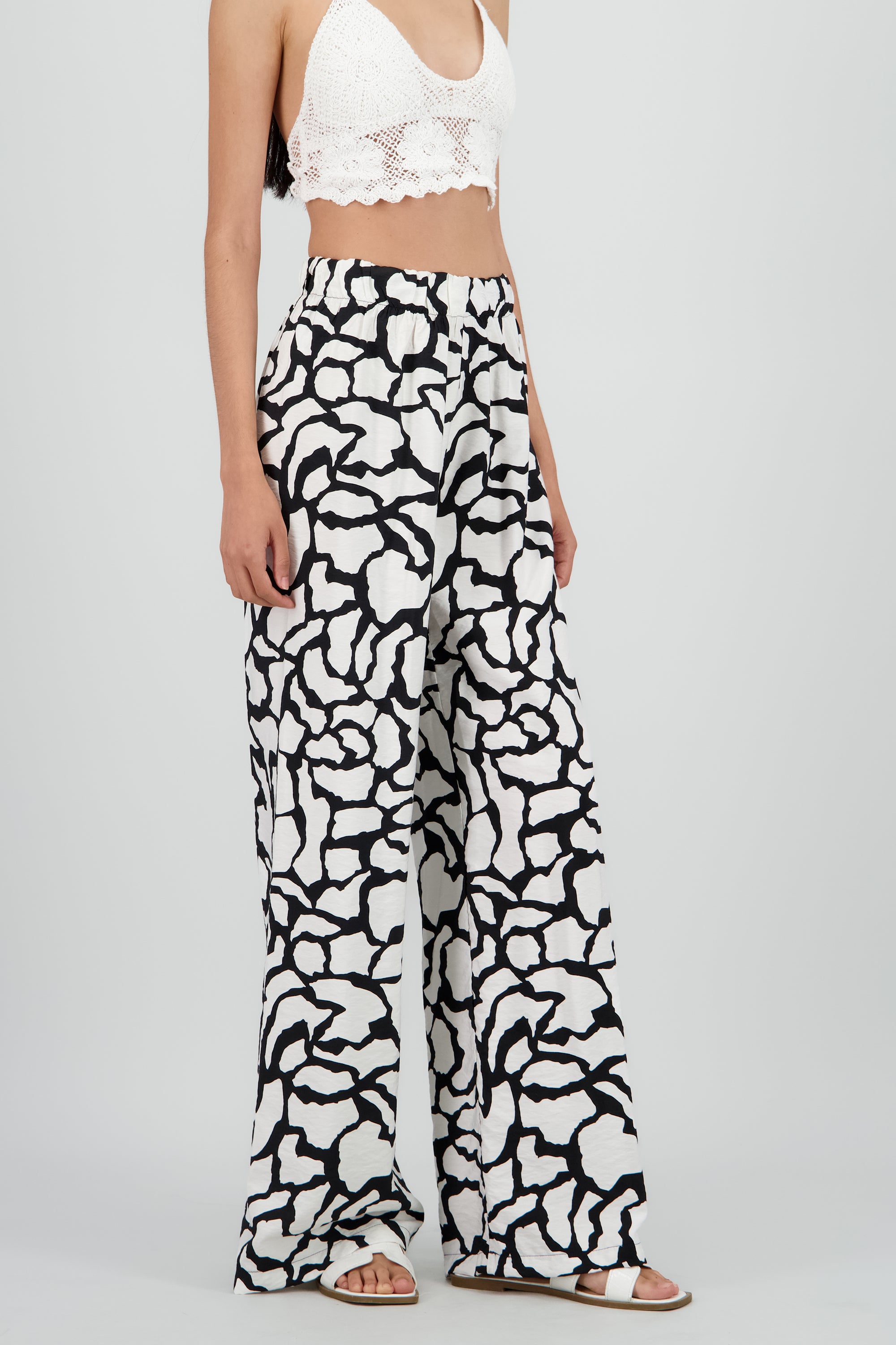 Pantalon fluido estampado geometrico NEGRO COMBO