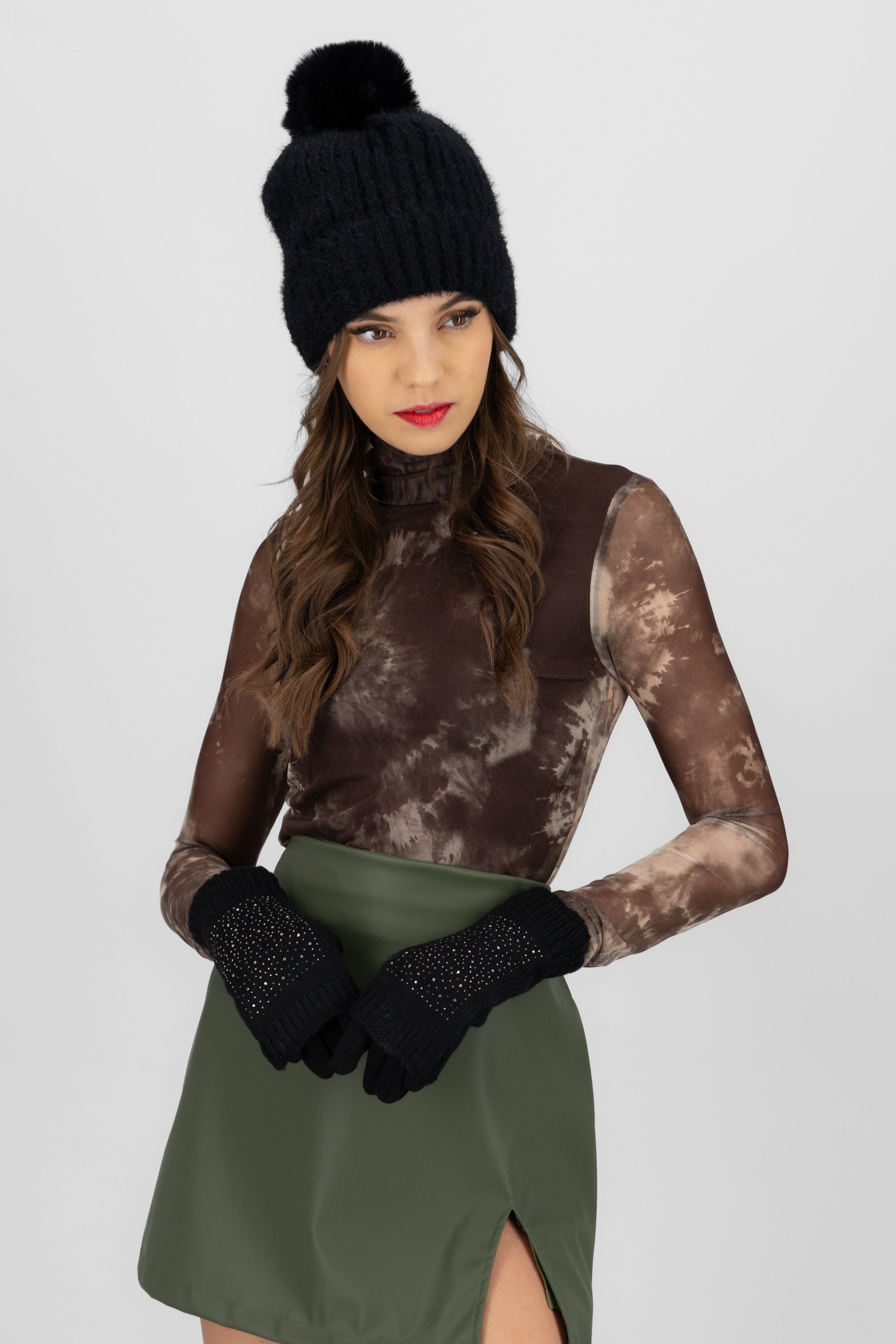 Beanie tejido fluffy NEGRO