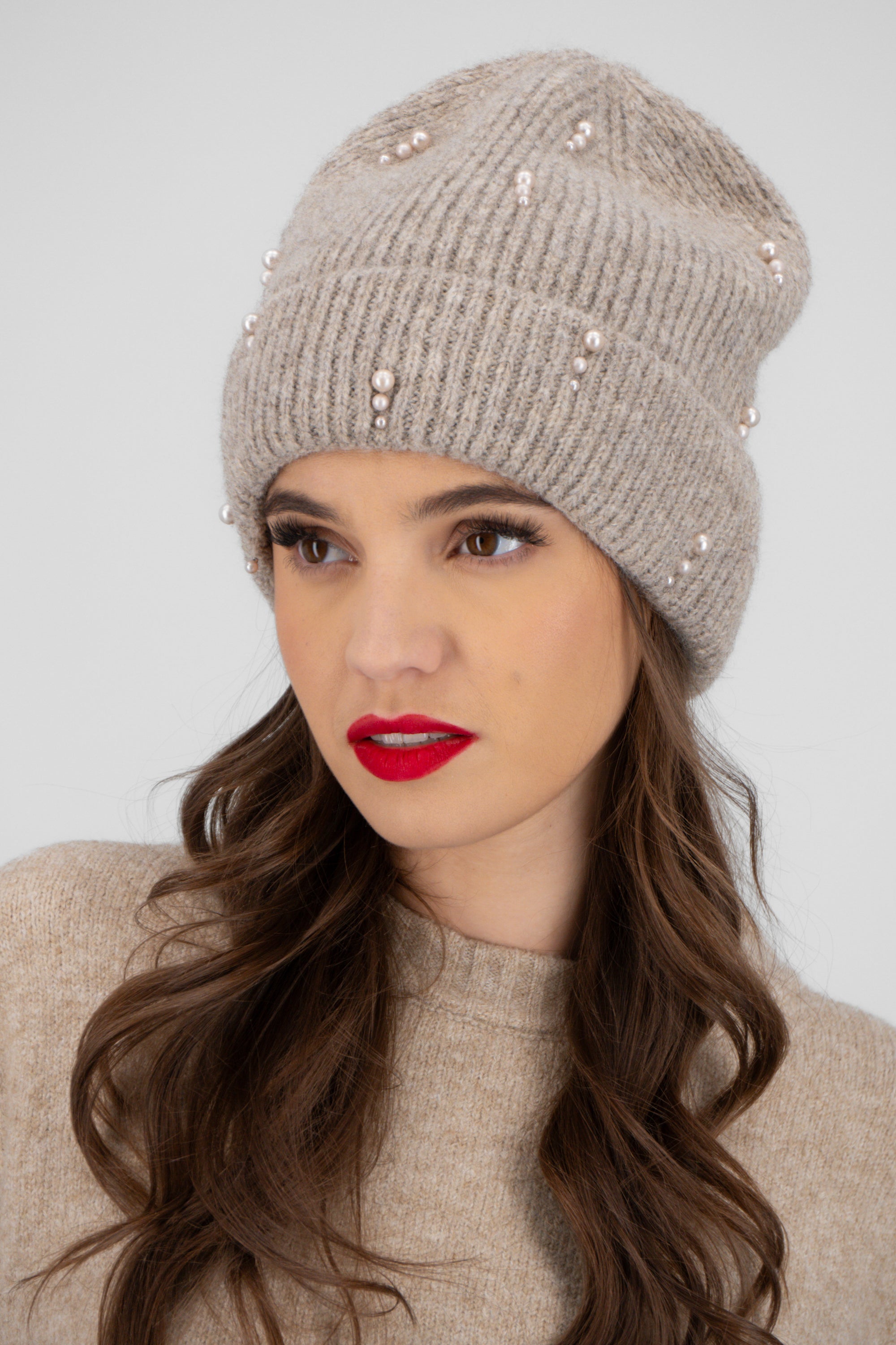 Beanie aplicacion metalica CAFE