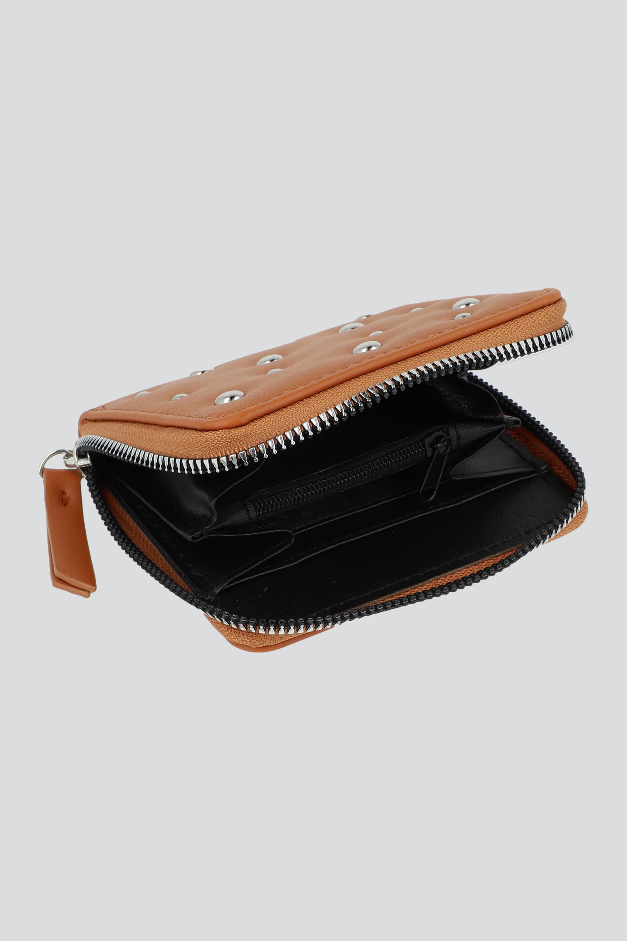 Cartera studs cierre CAMELLO
