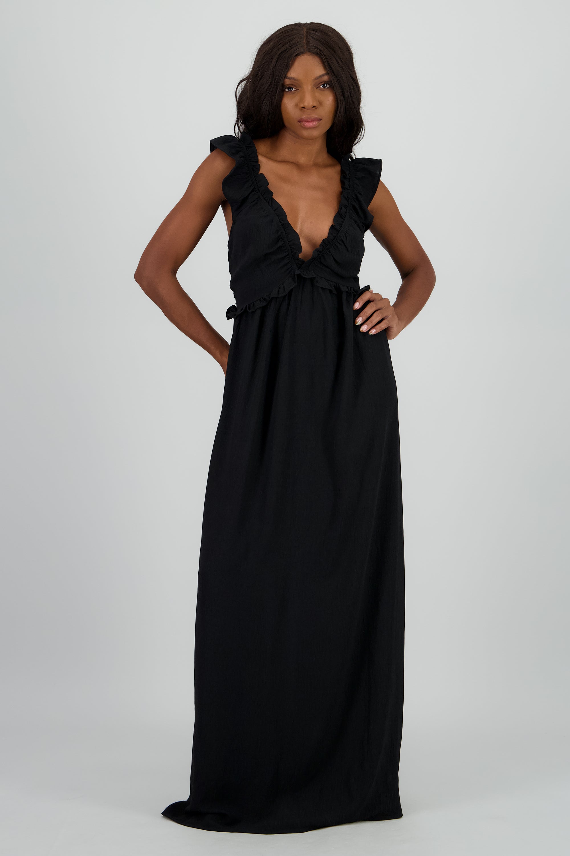 Vestido maxi escote en v det olanes NEGRO