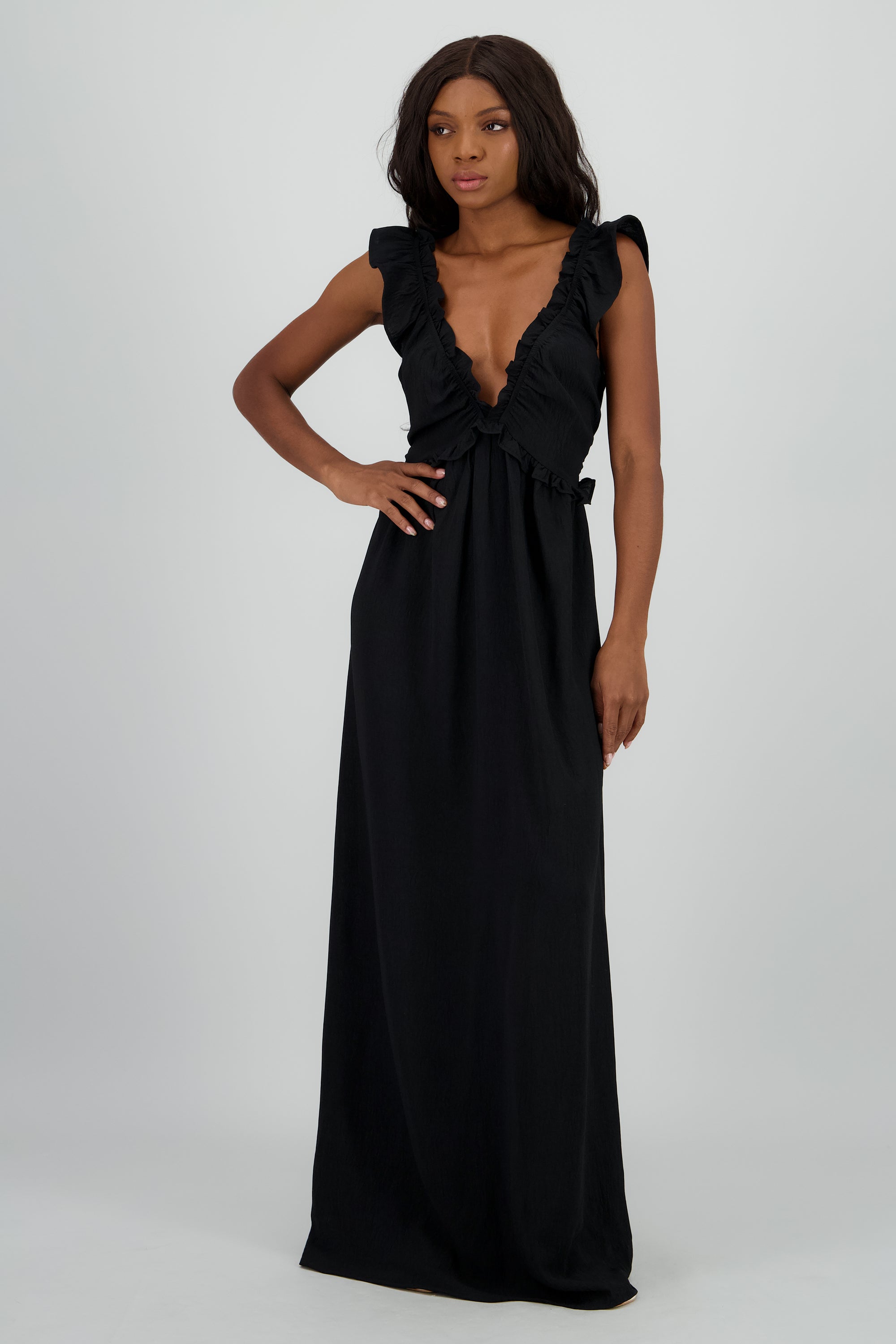 Vestido maxi escote en v det olanes NEGRO