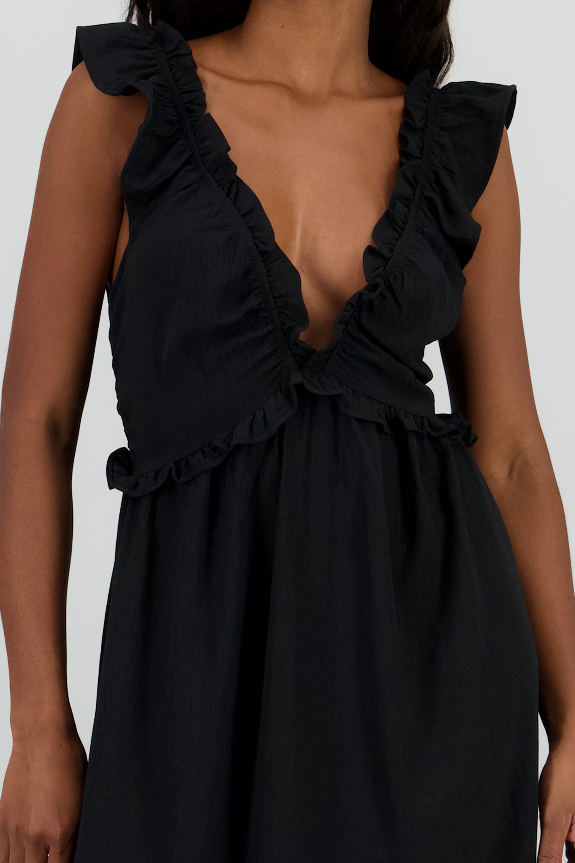 Vestido maxi escote en v det olanes NEGRO