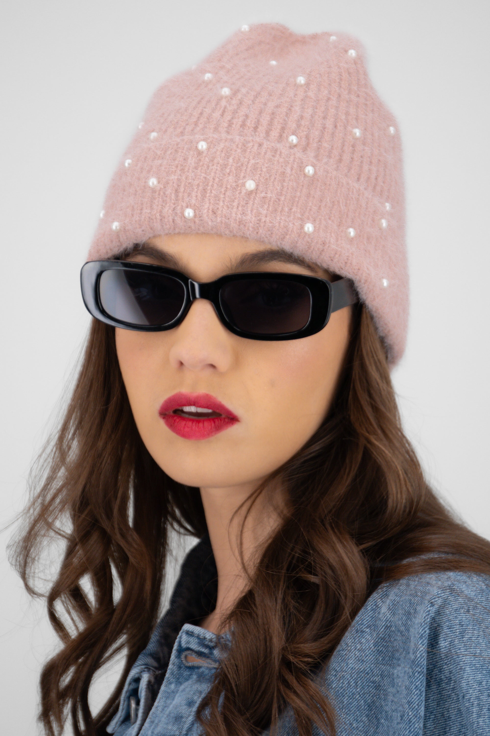 Beanie detalle perlas ROSA