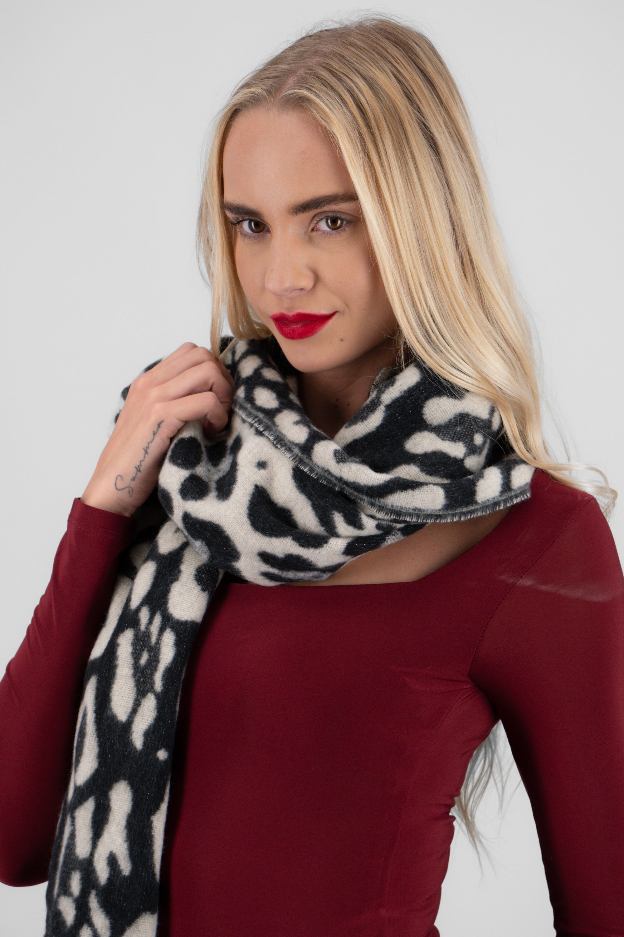 Bufanda animal print NEGRO