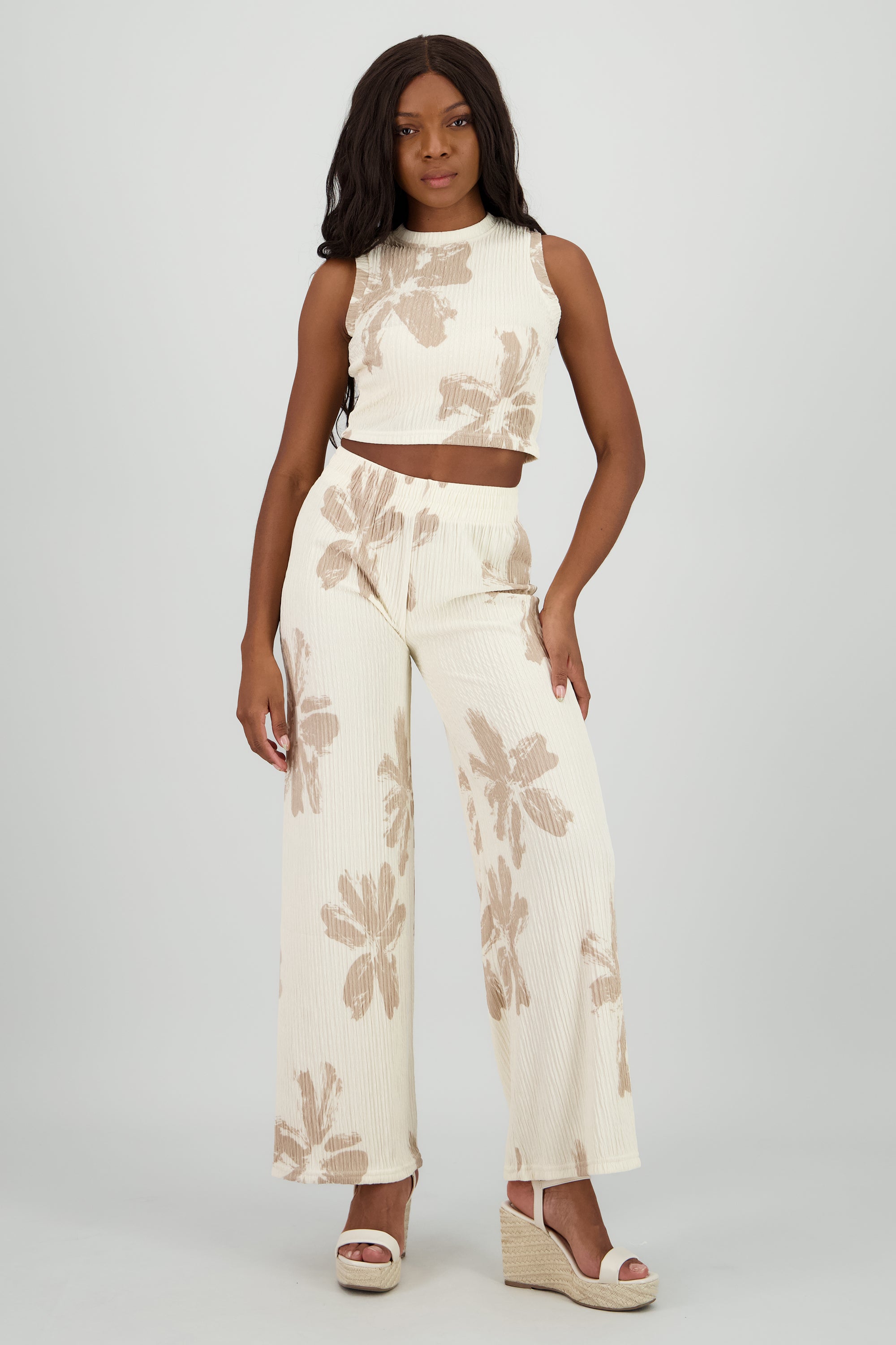 Pantalon amplio textura flores HUESO COMBO