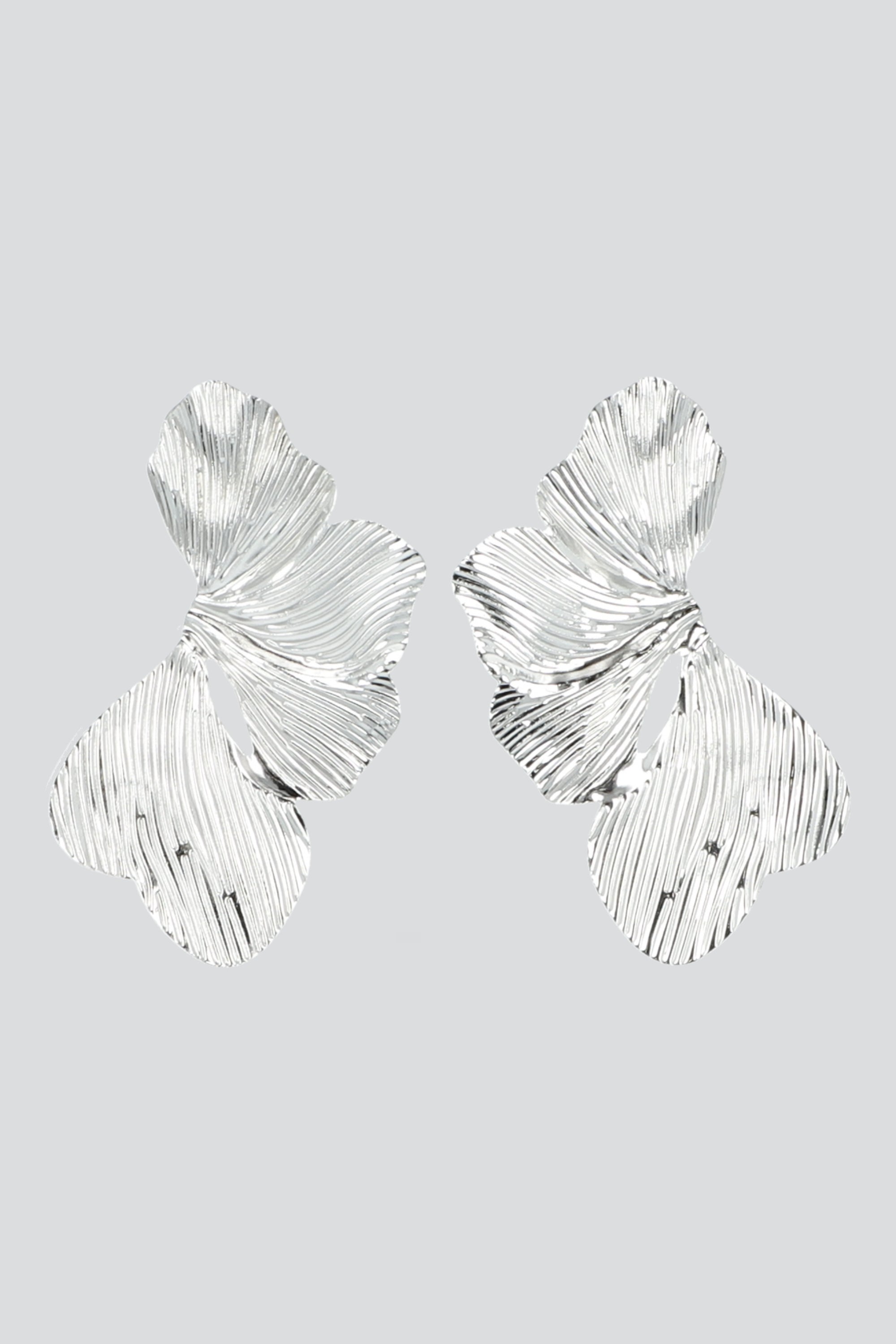 Aretes petalos metal PLATA
