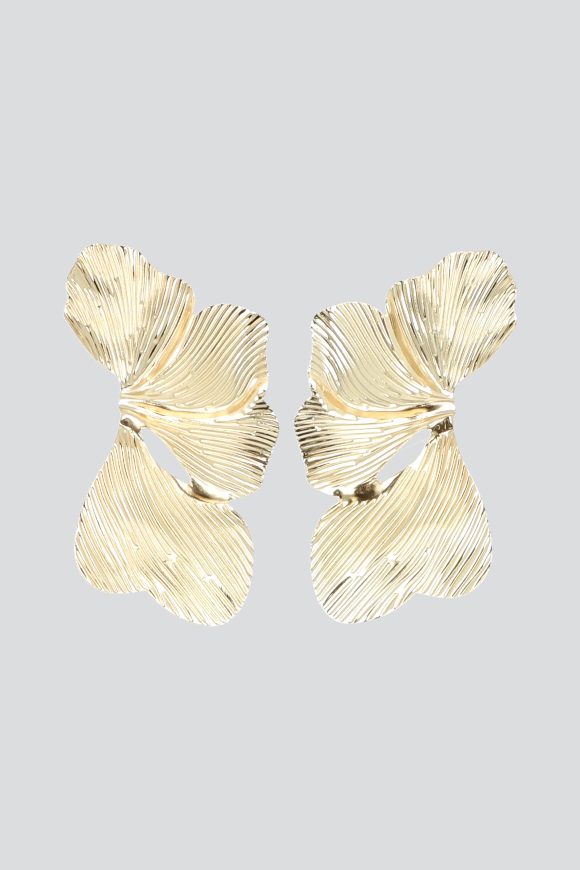 Aretes petalos metal ORO