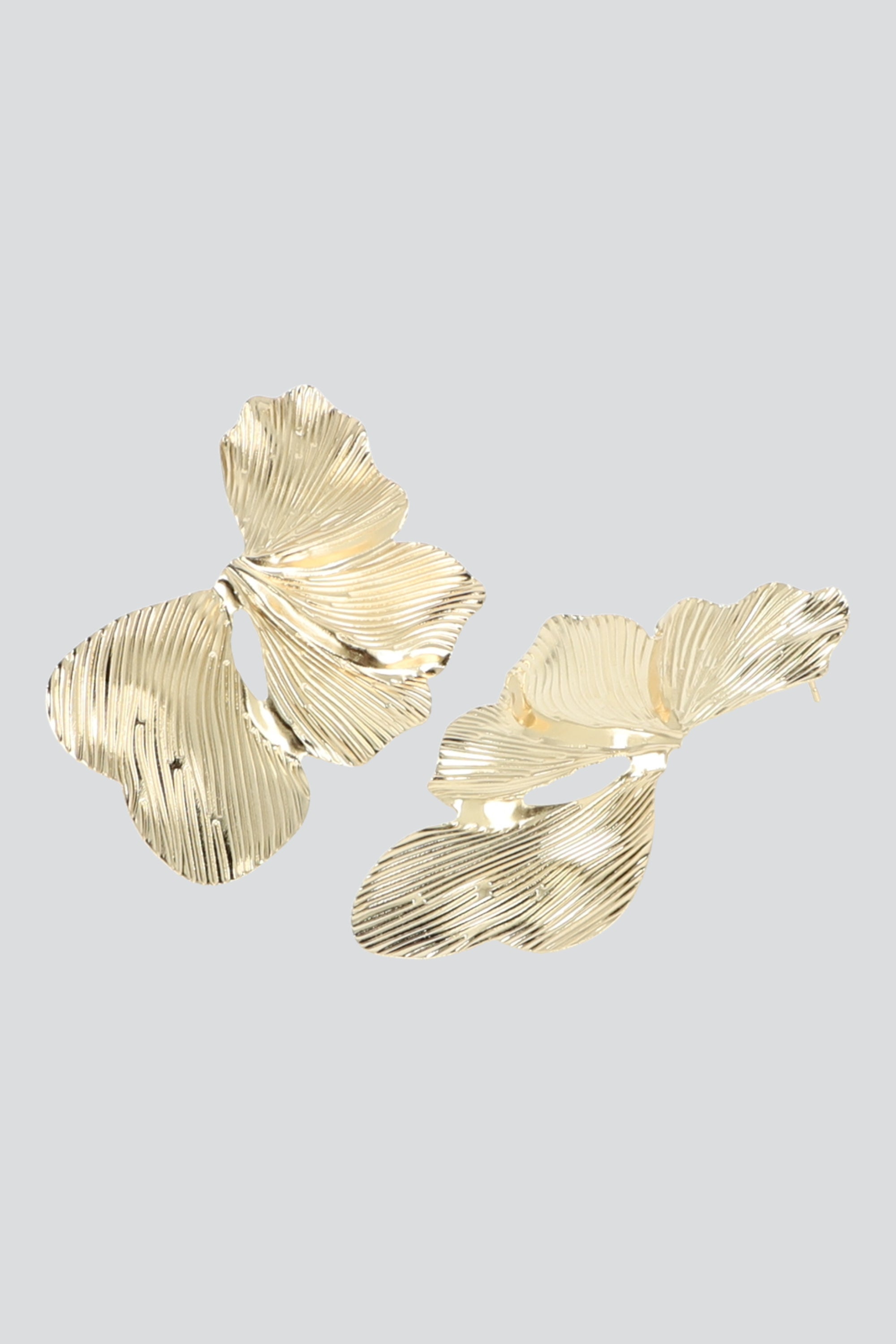 Aretes petalos metal ORO