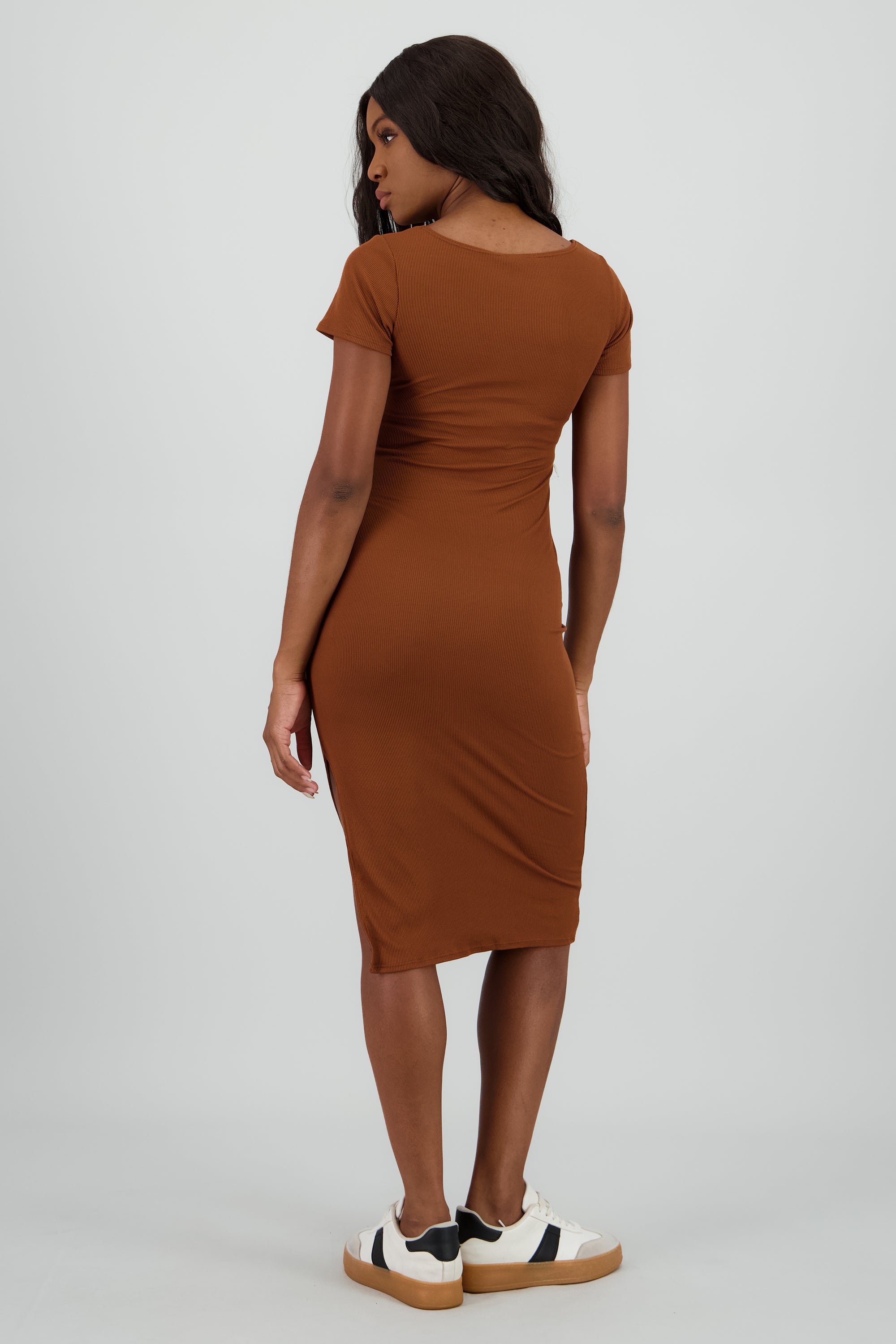 Vestido maxi escote cuadrado CAFE OBSCURO
