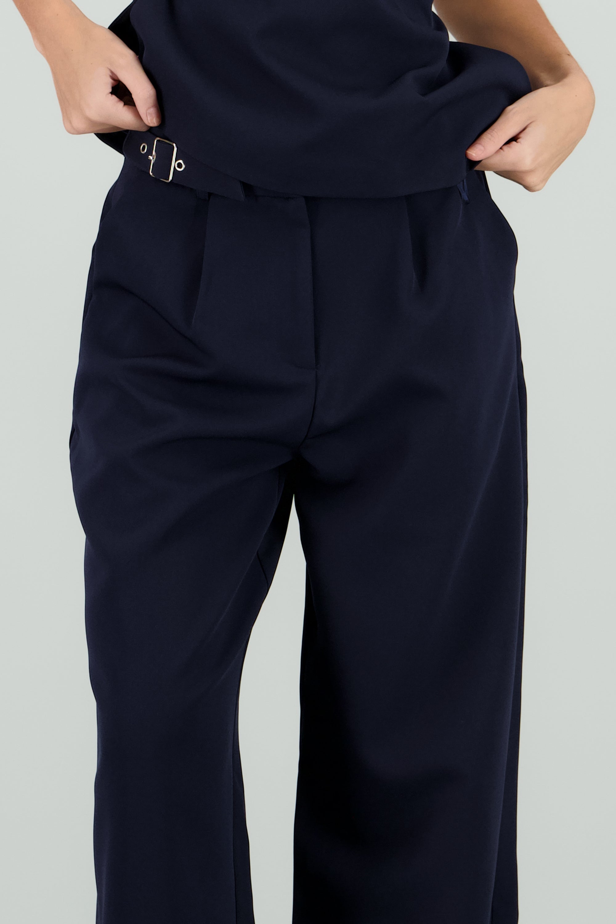 Pantalón sastreado detalle cinturon AZUL REY