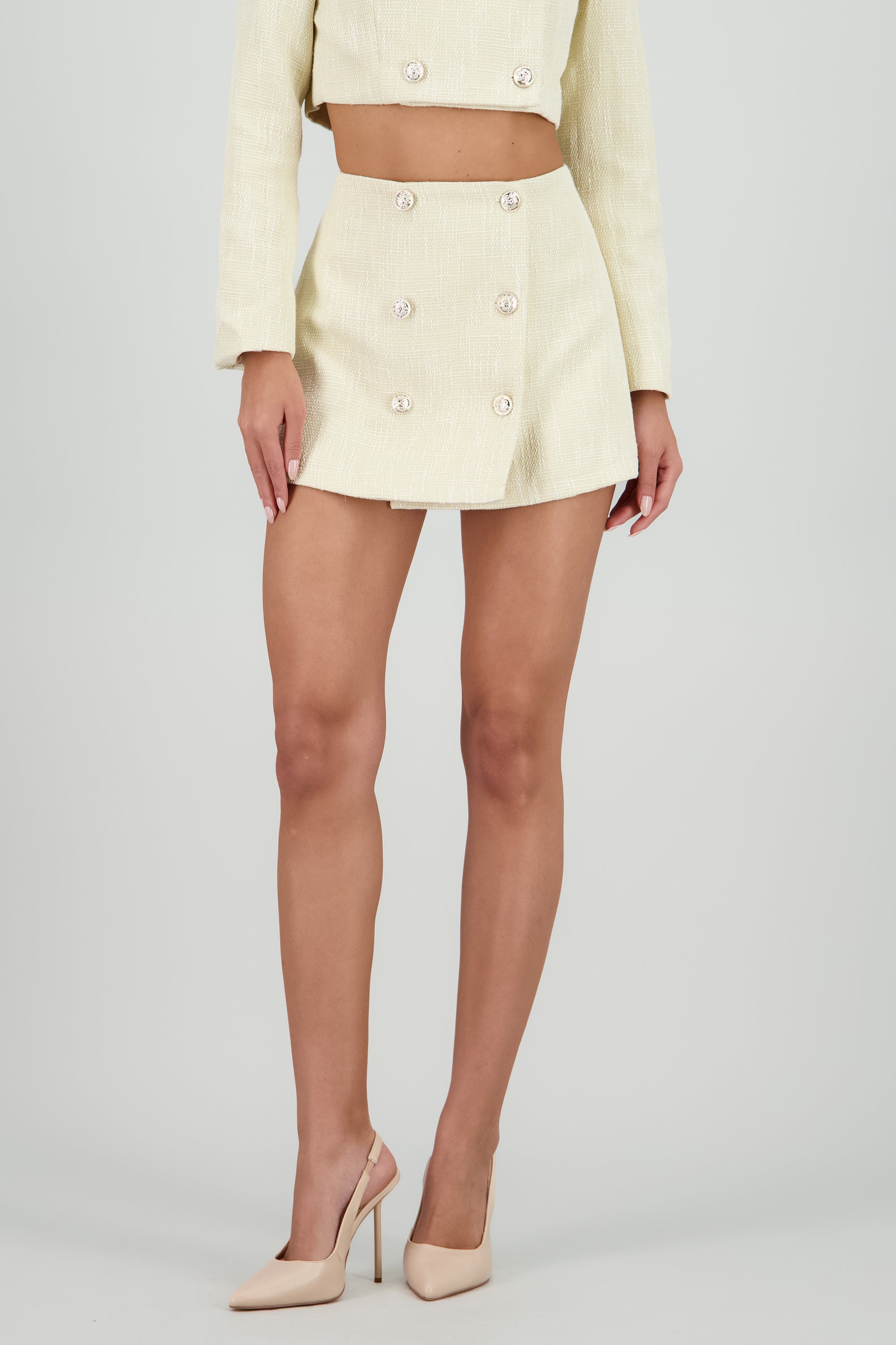 Mini falda tweed detalle botones CREMA