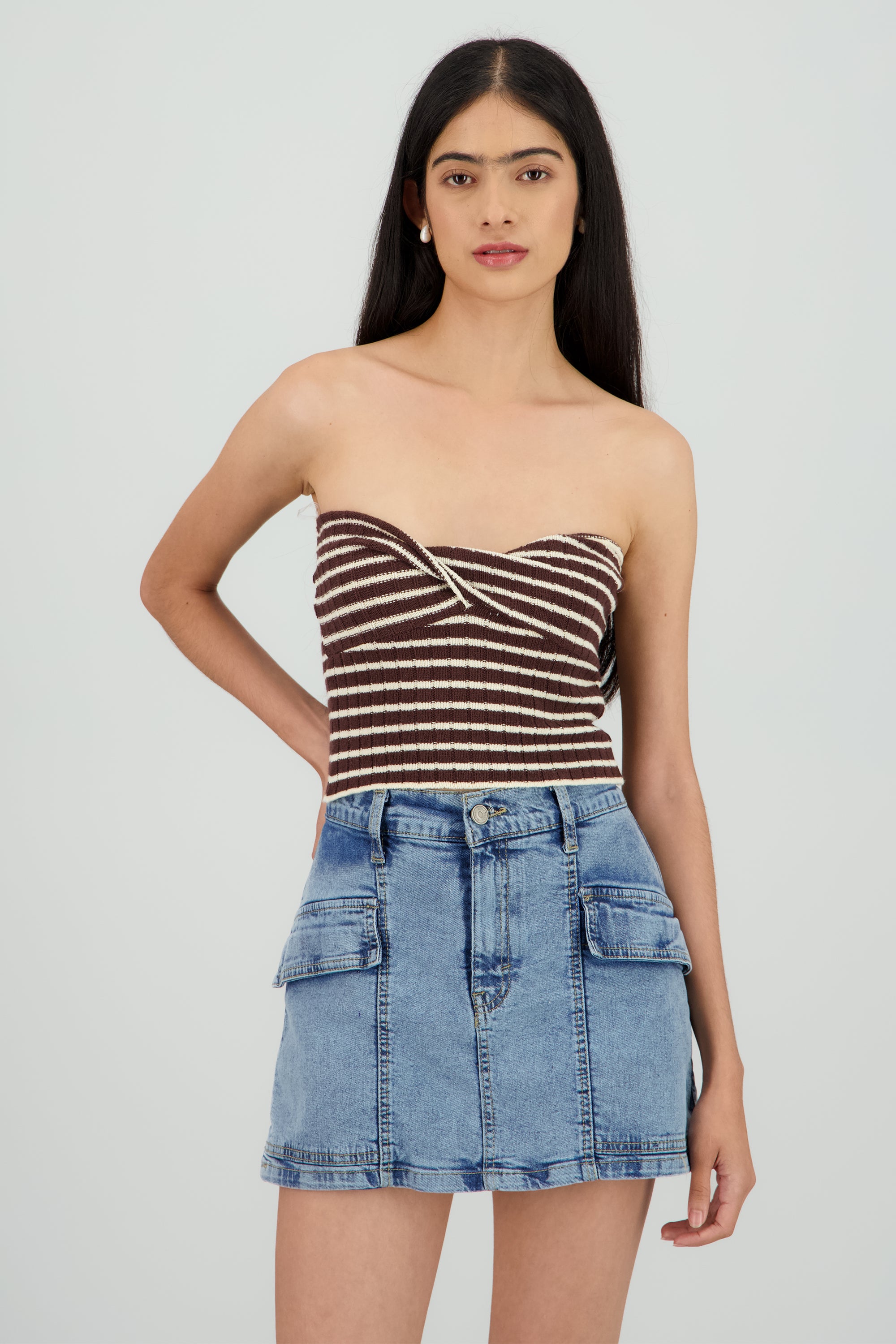 Top strapless detalle escote CHOCOLATE