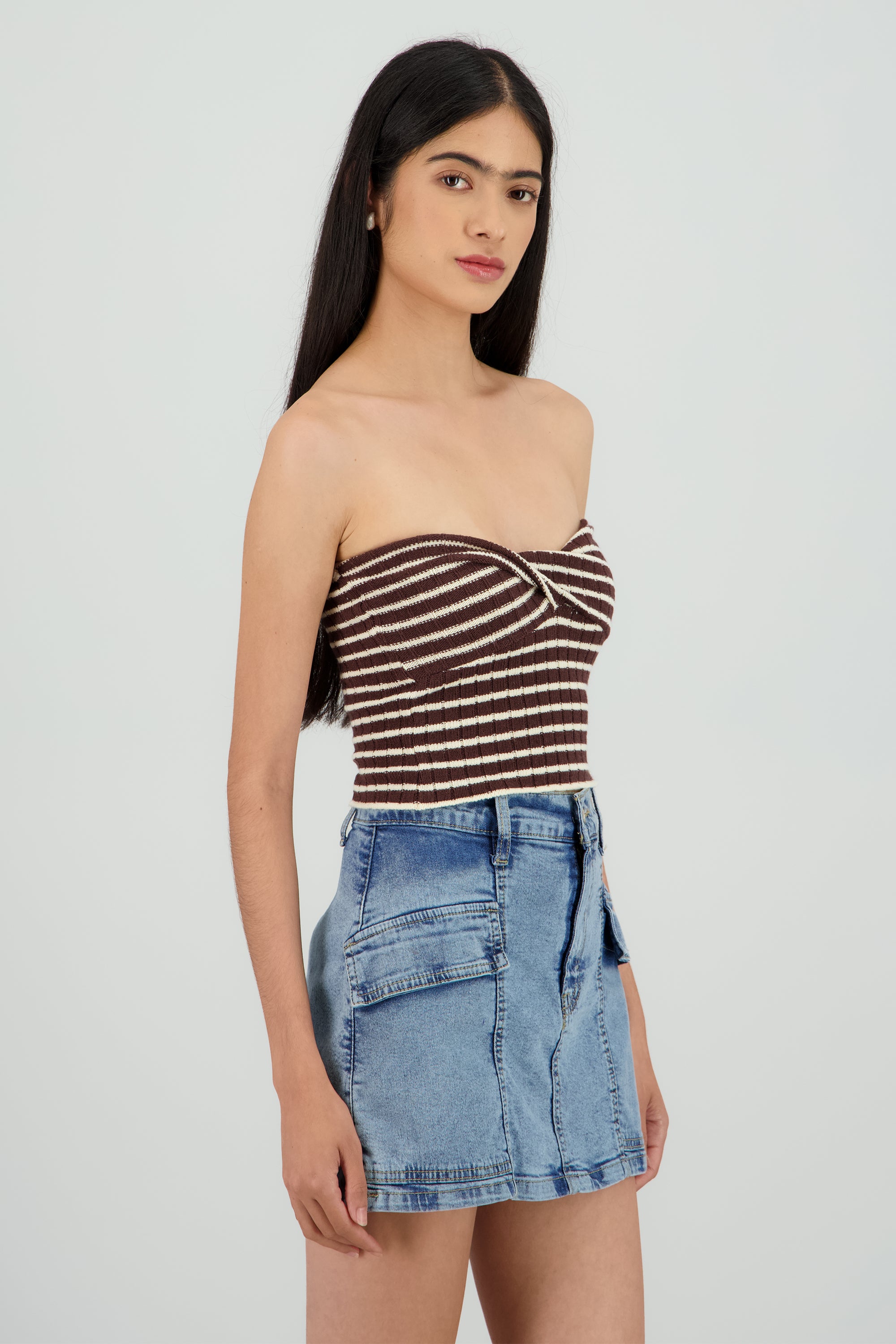 Top strapless detalle escote CHOCOLATE