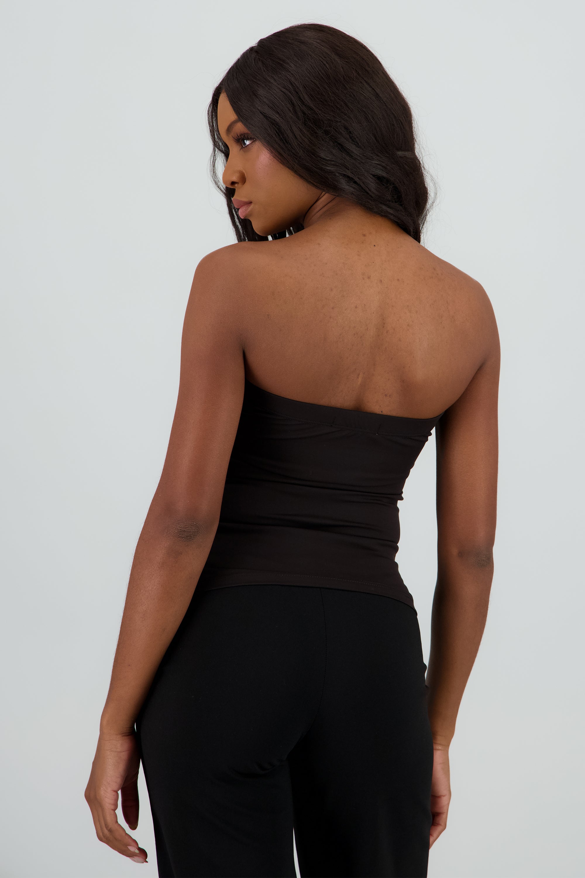 Top strapples nudo detalle copas NEGRO