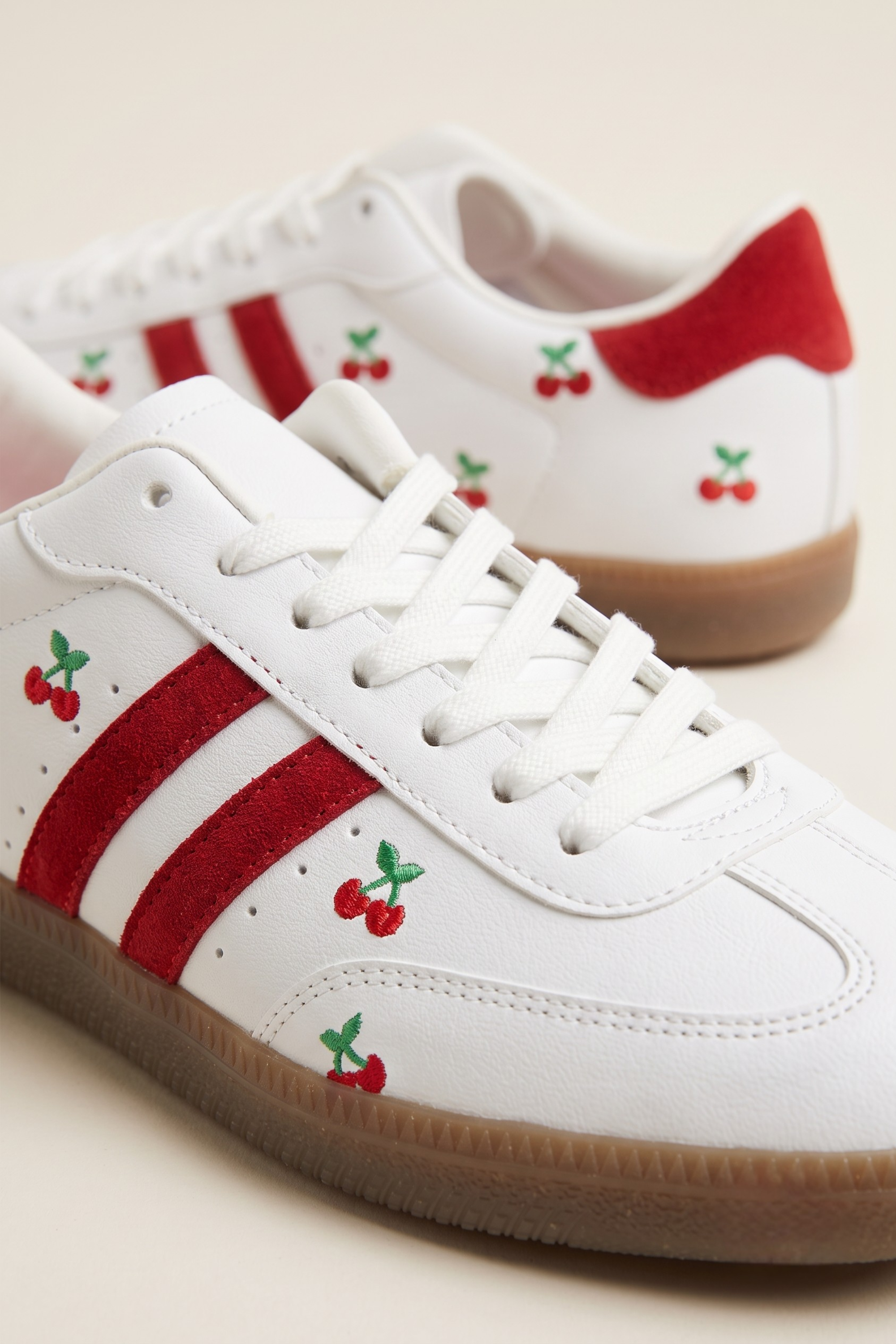 Tenis dos lineas cerezas ROJO