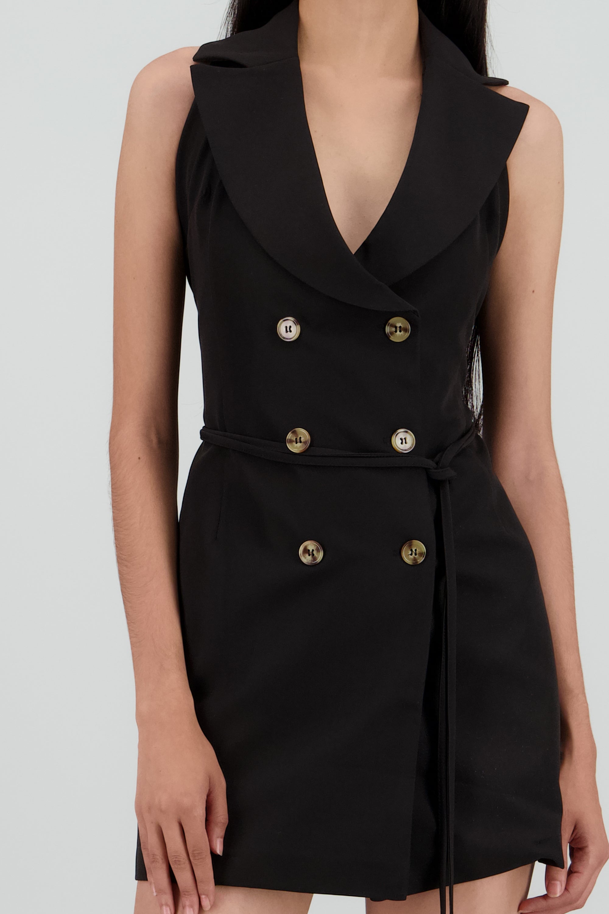 Vestido sastreado espalda abierta con cinto NEGRO