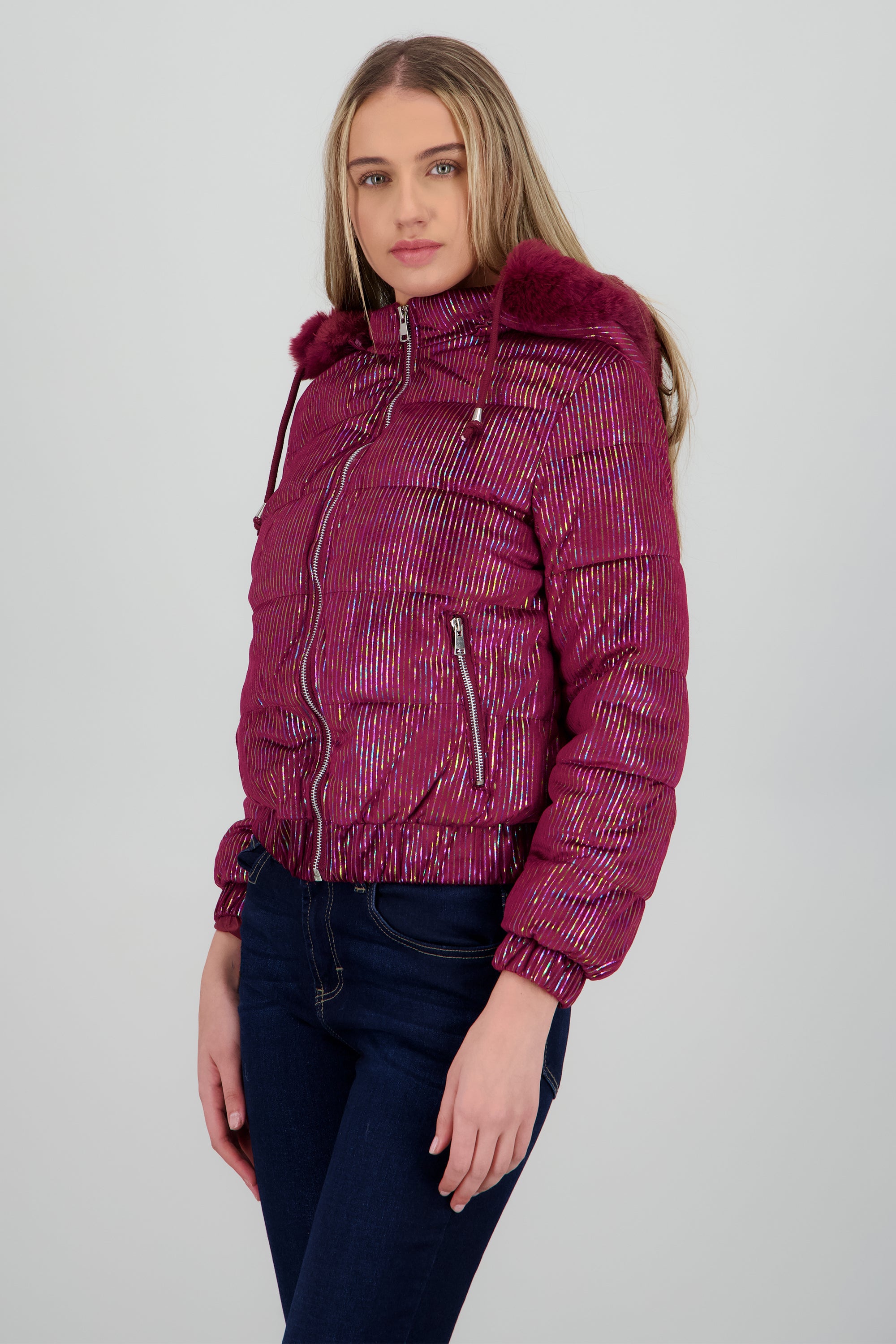 Chamarra puffer gorro con peluche VINO