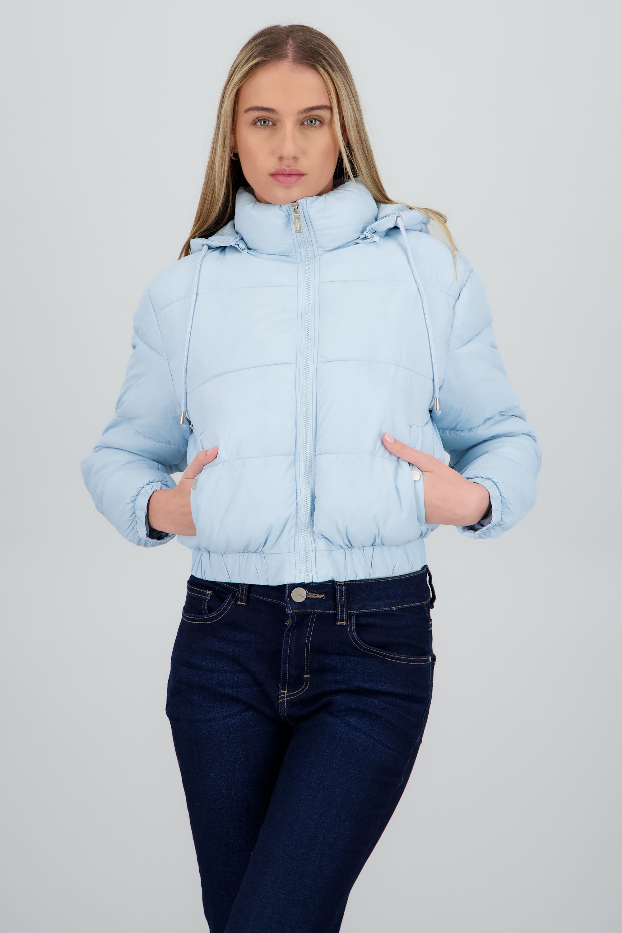 Chamarra puffer con gorro y bolsas AZUL