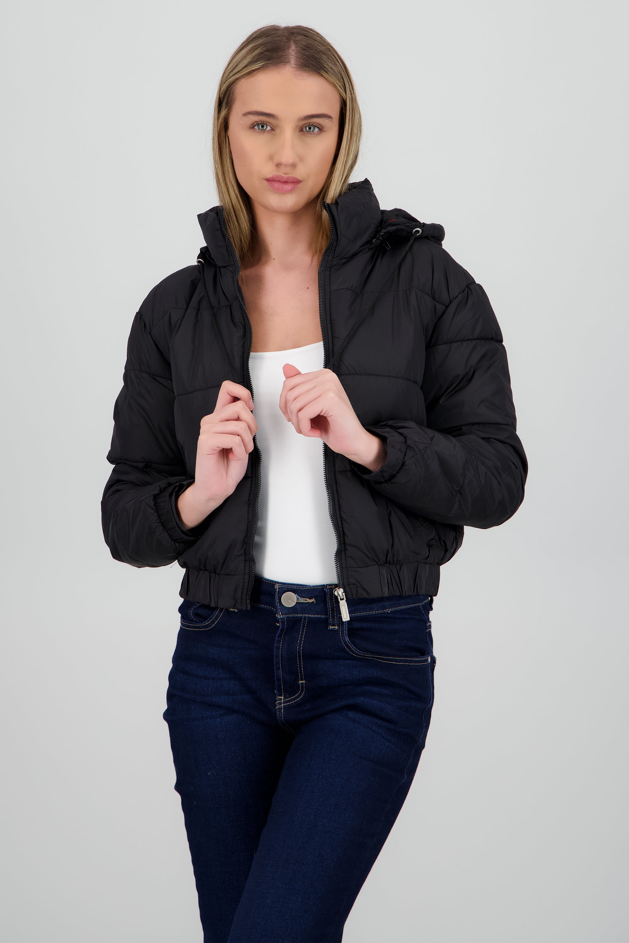 Chamarra puffer con gorro y bolsas NEGRO