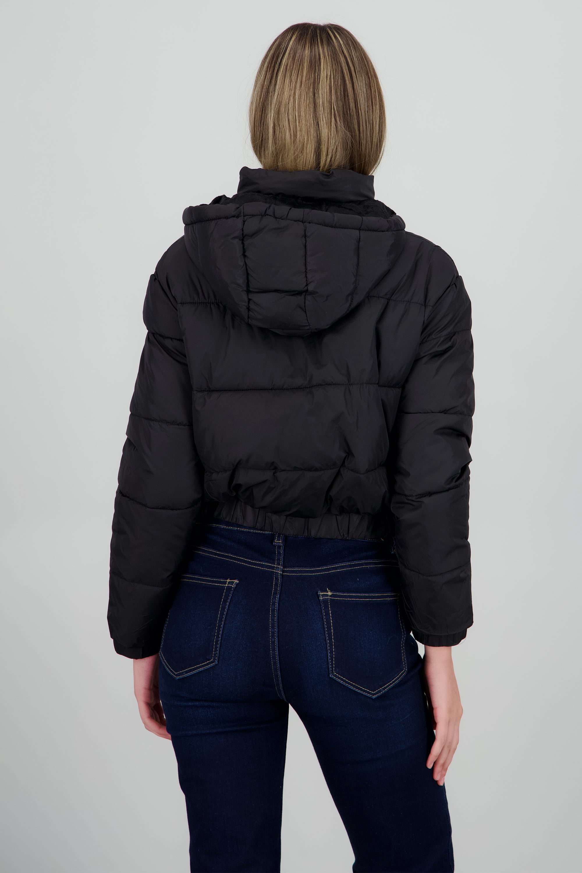 Chamarra puffer con gorro y bolsas NEGRO