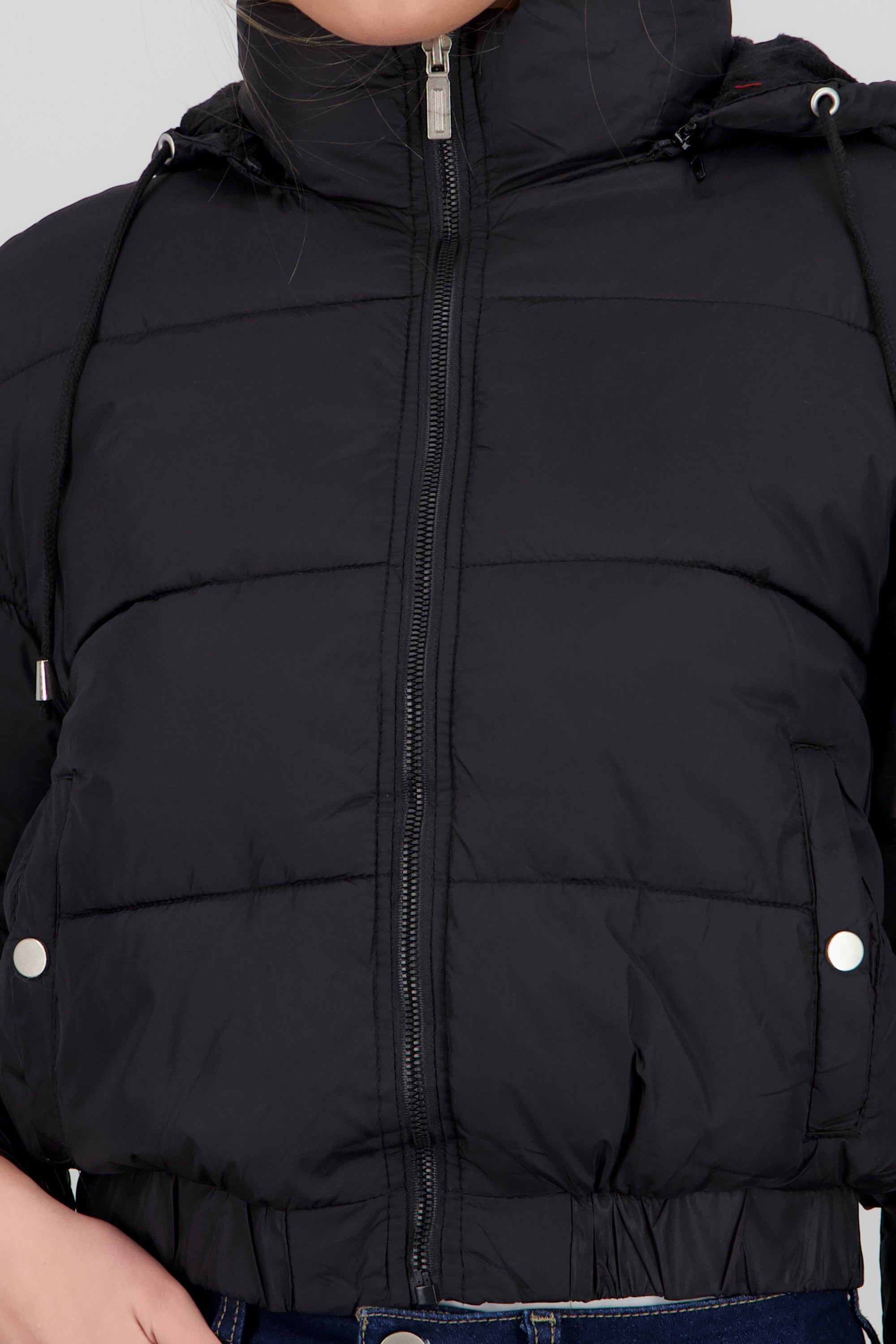 Chamarra puffer con gorro y bolsas NEGRO