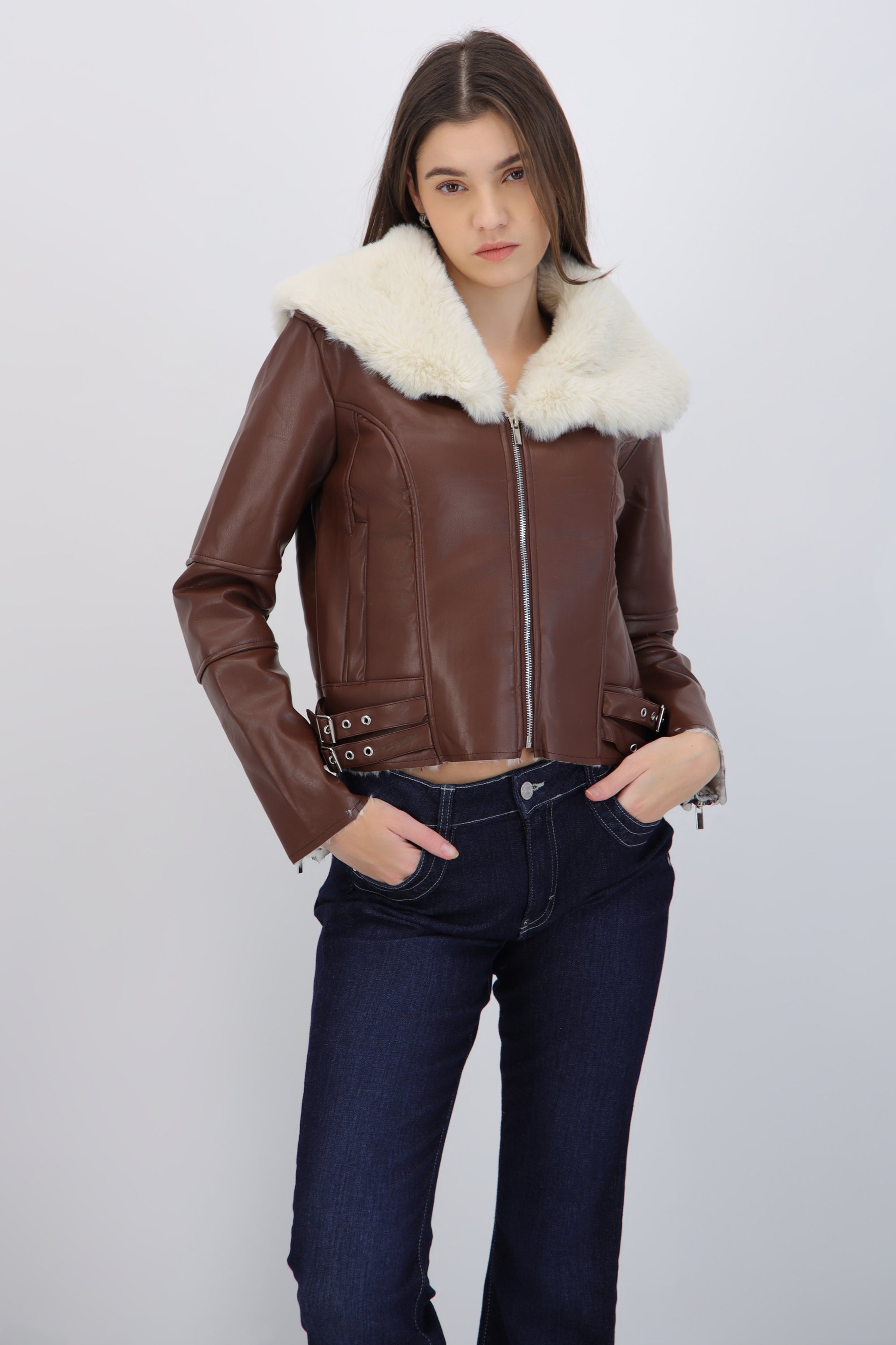 Chamarra pu con cuello de peluche