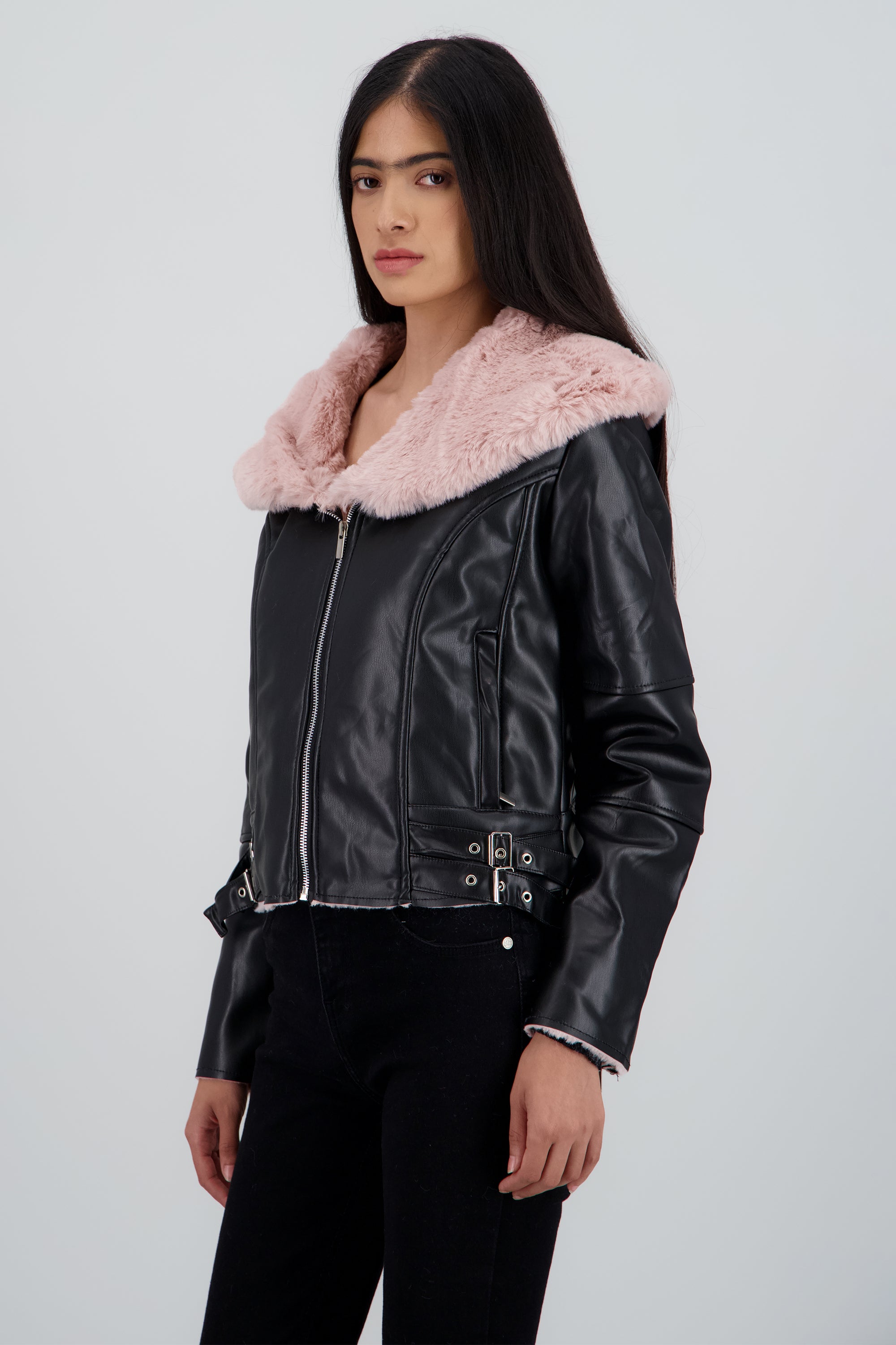 Chamarra pu con cuello de peluche ROSA COMBO