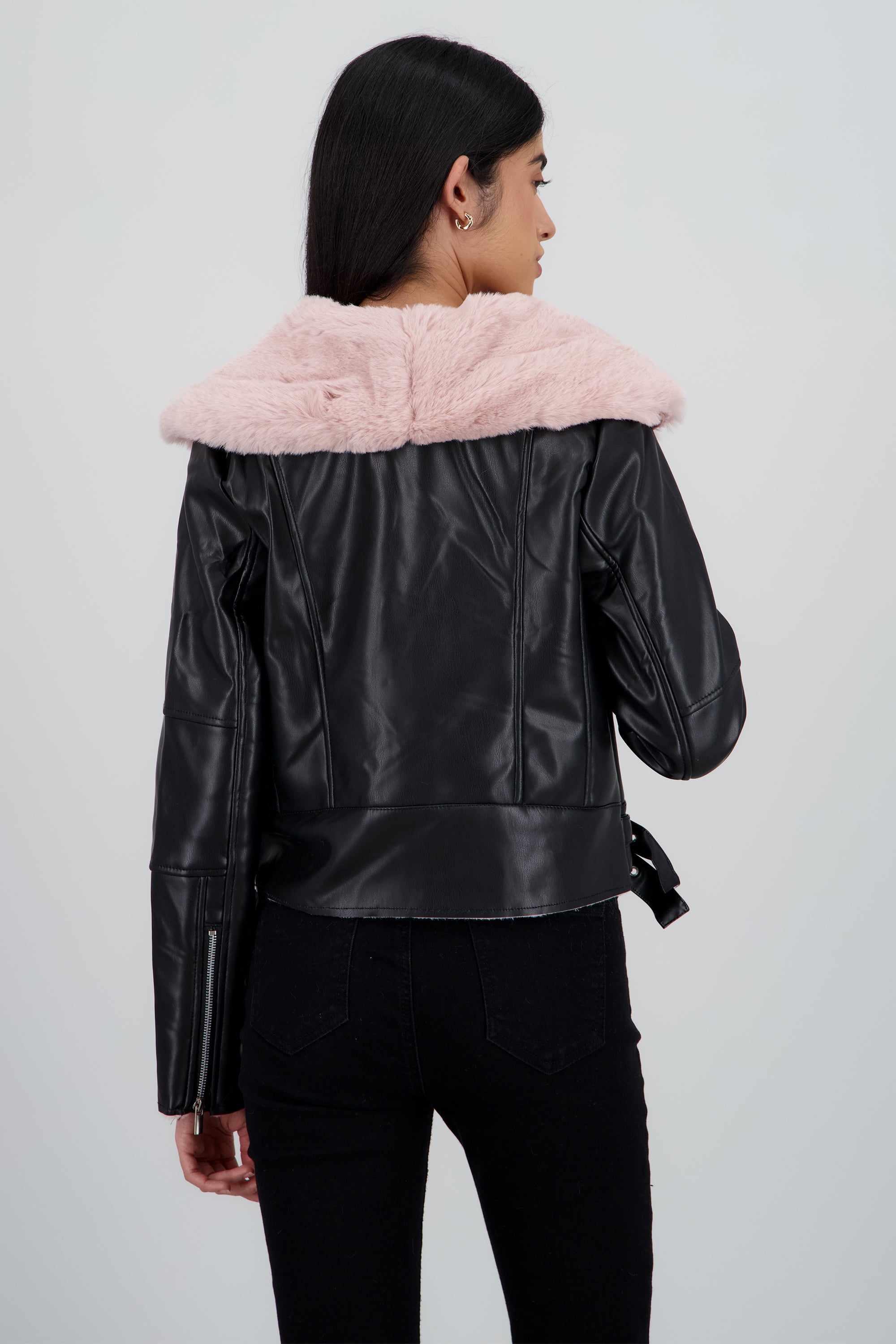 Chamarra pu con cuello de peluche ROSA COMBO