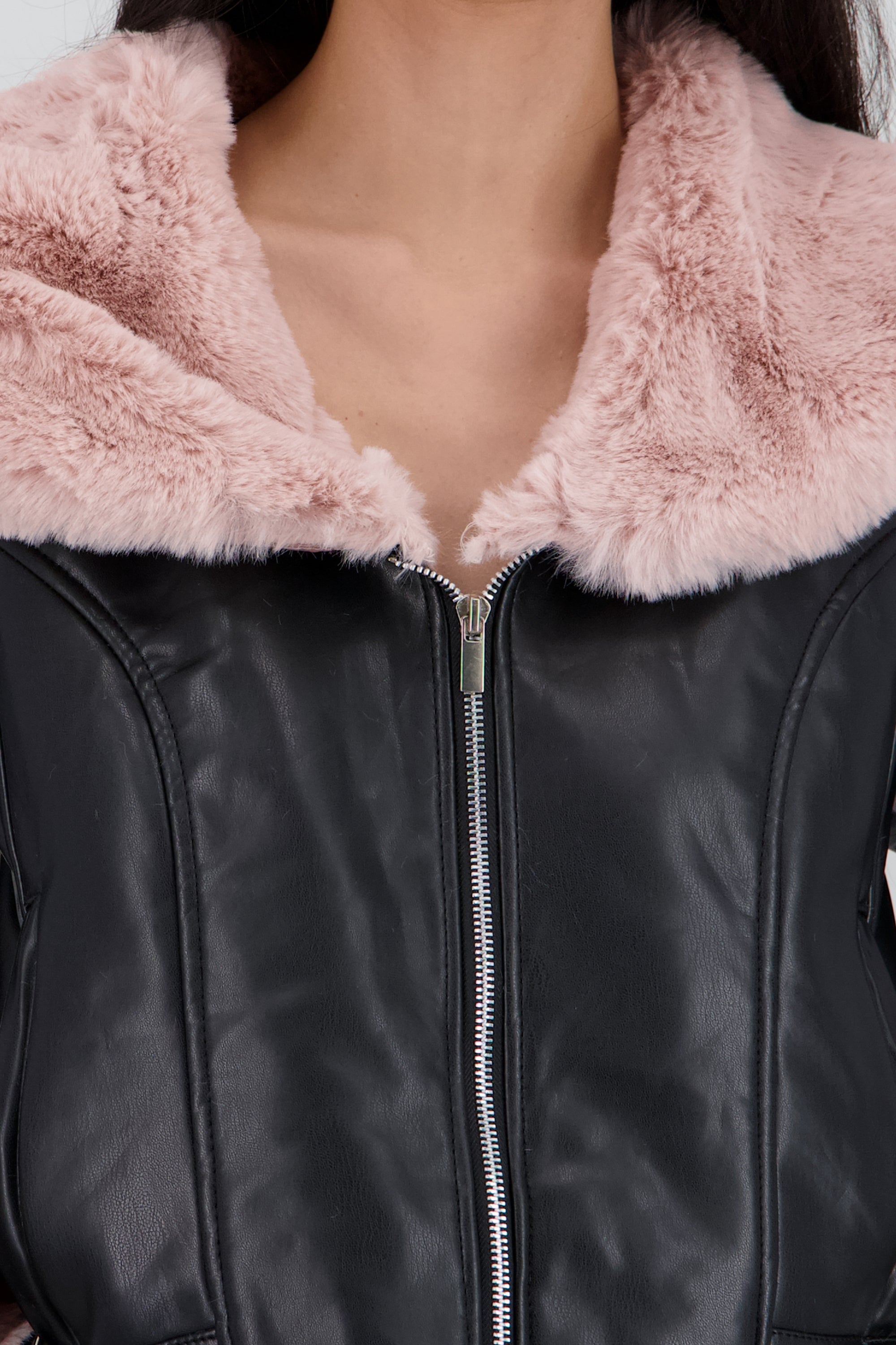 Chamarra pu con cuello de peluche ROSA COMBO