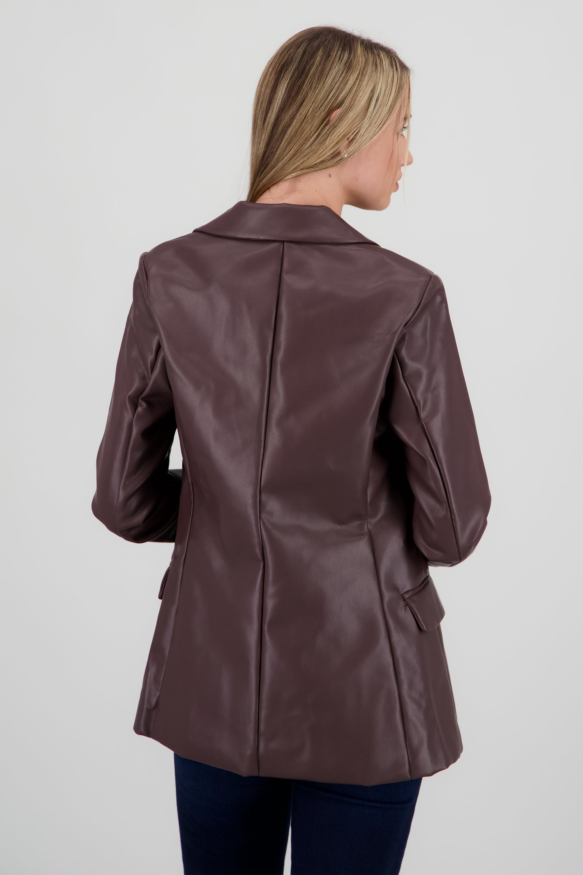 Saco de pu con pinzas liso CHOCOLATE