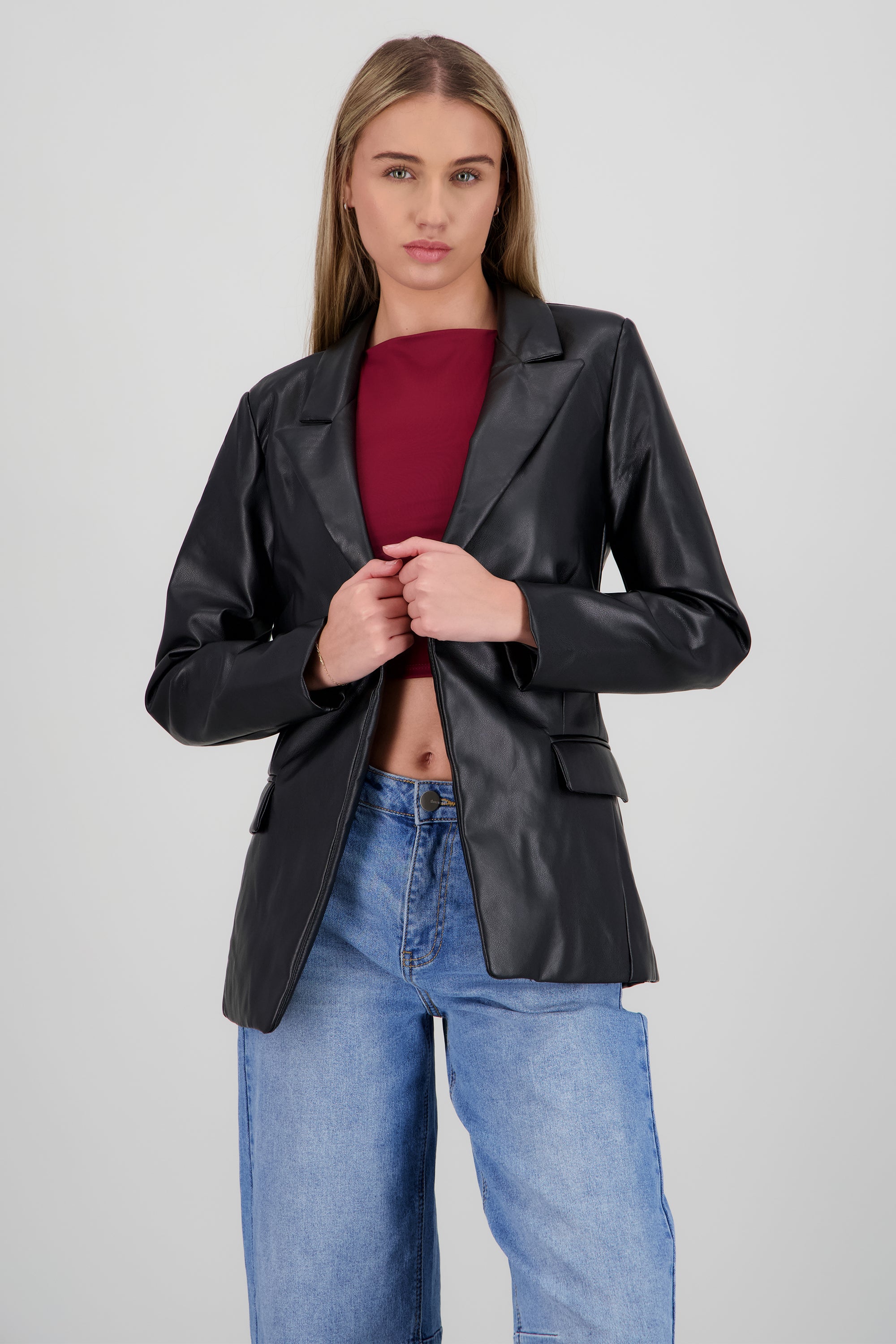 Saco de pu con pinzas liso NEGRO