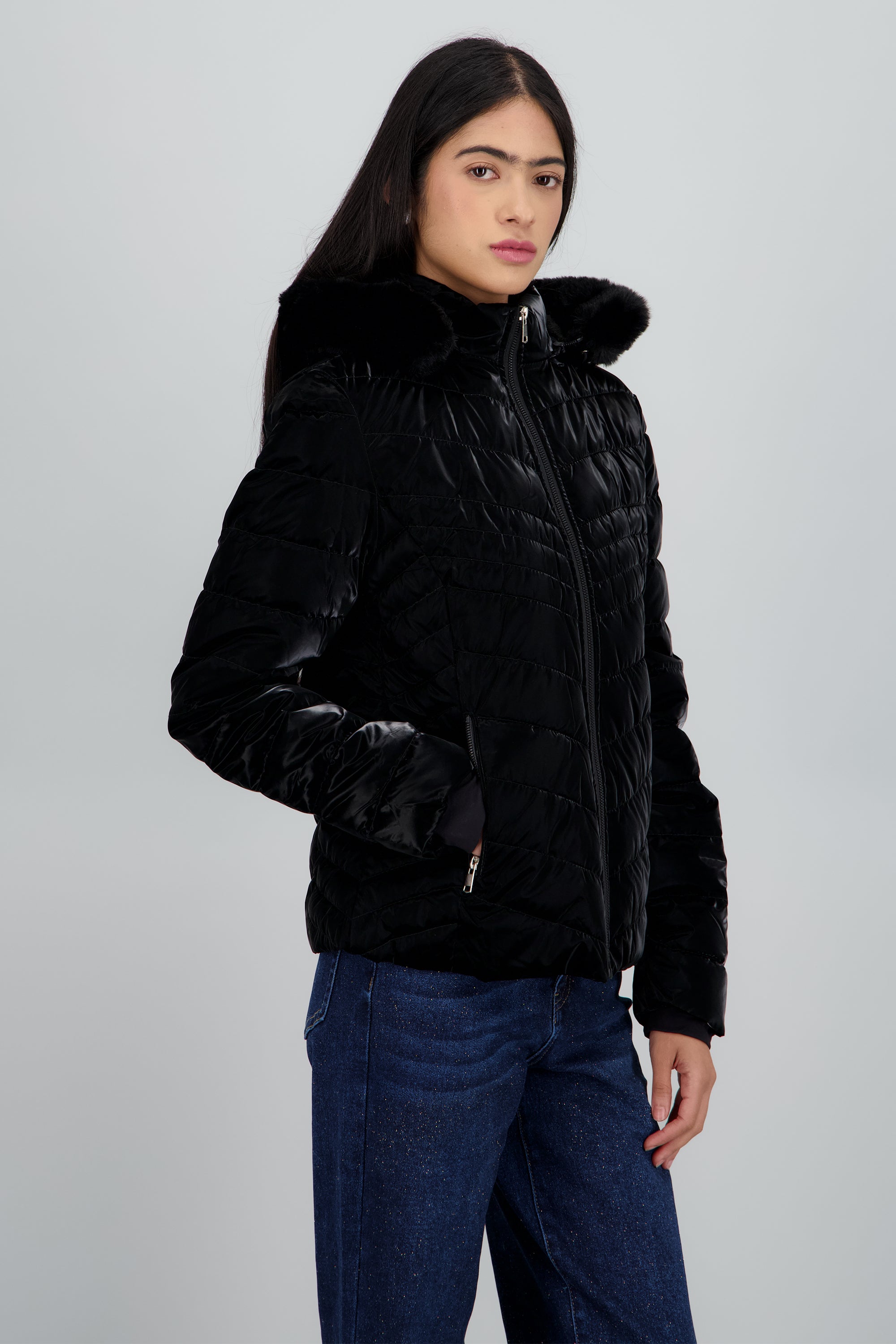 Chamarra capitonada det peluche con cierre NEGRO