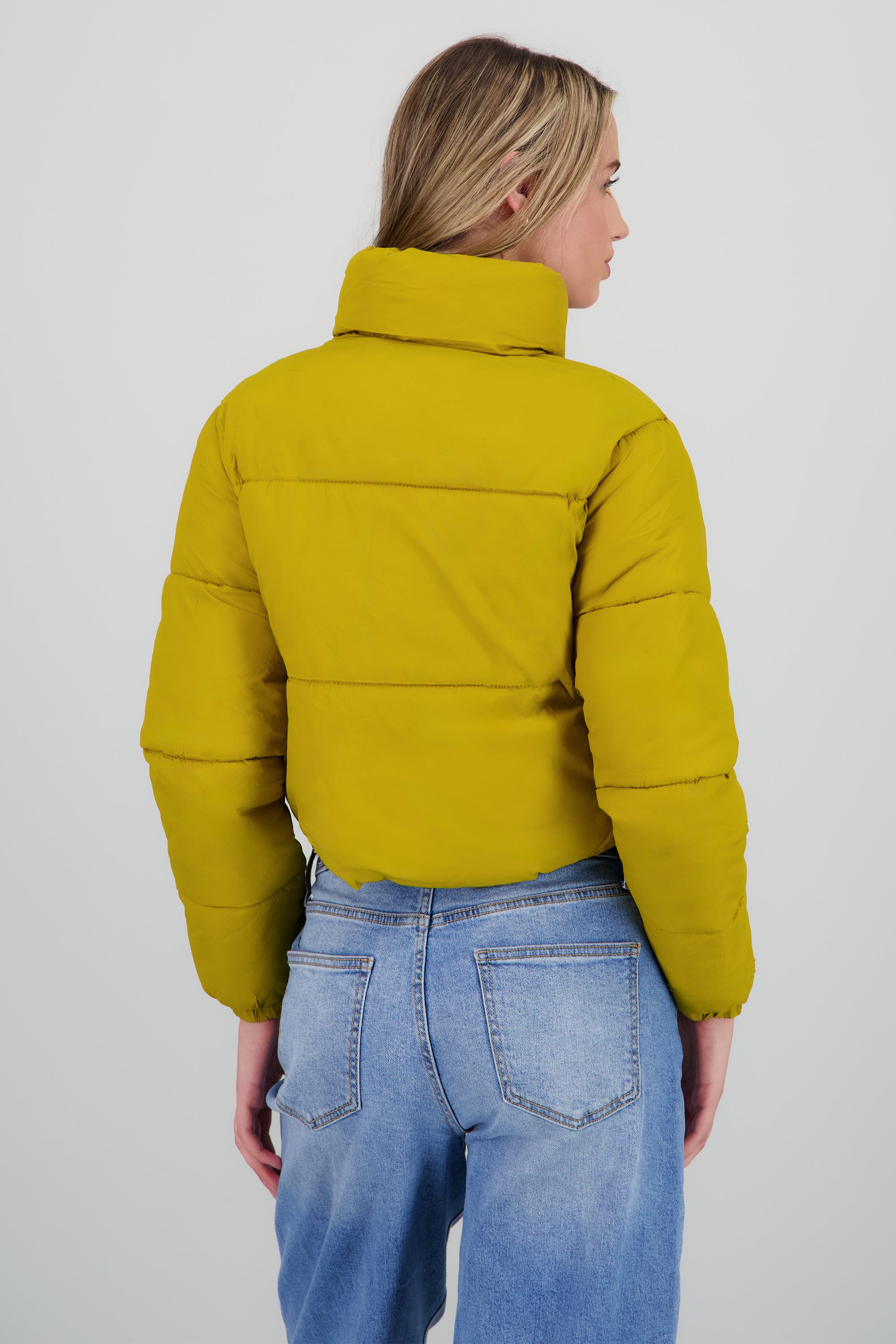 Chamarra puffer crop MOSTAZA