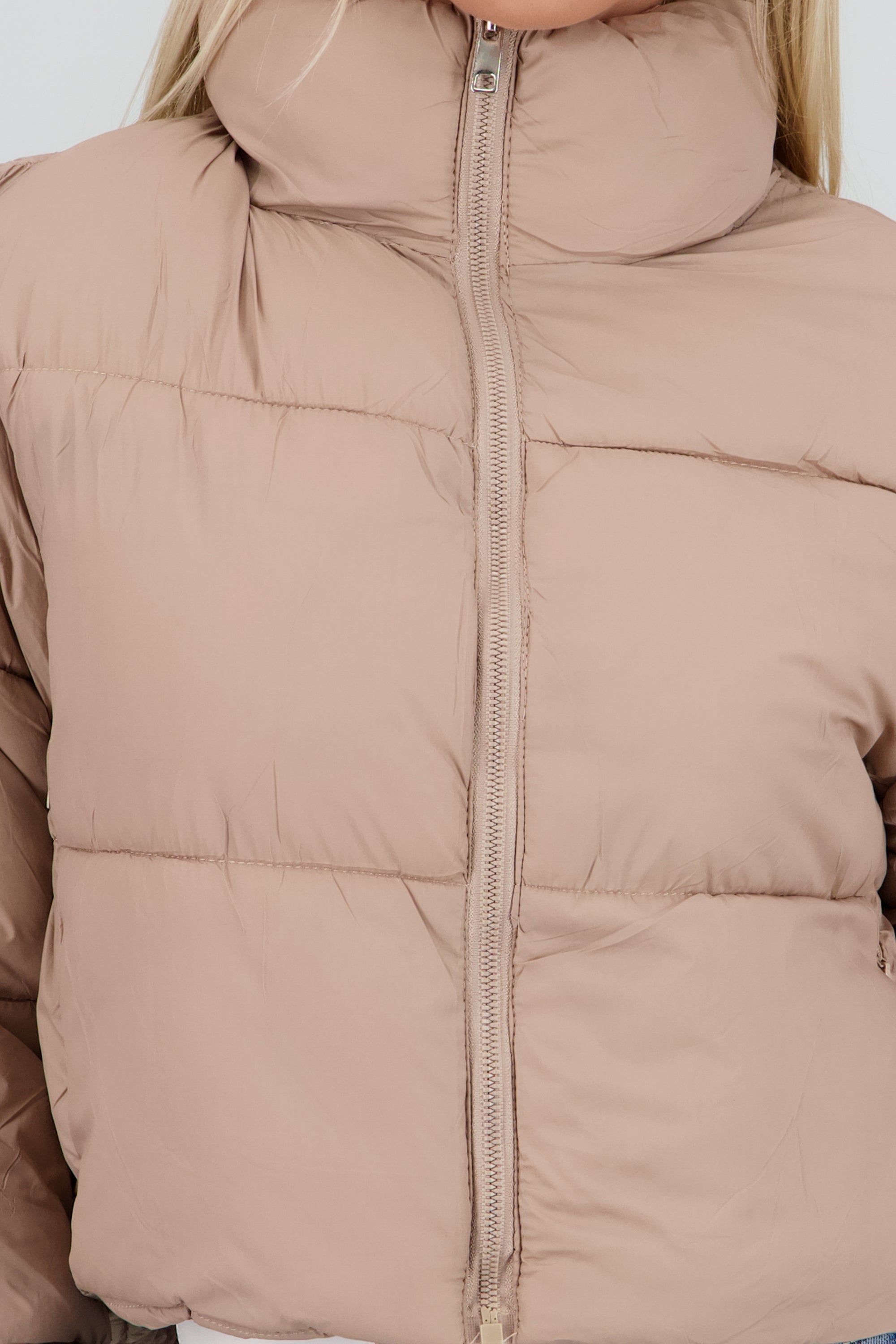 Chamarra puffer crop TAUPE