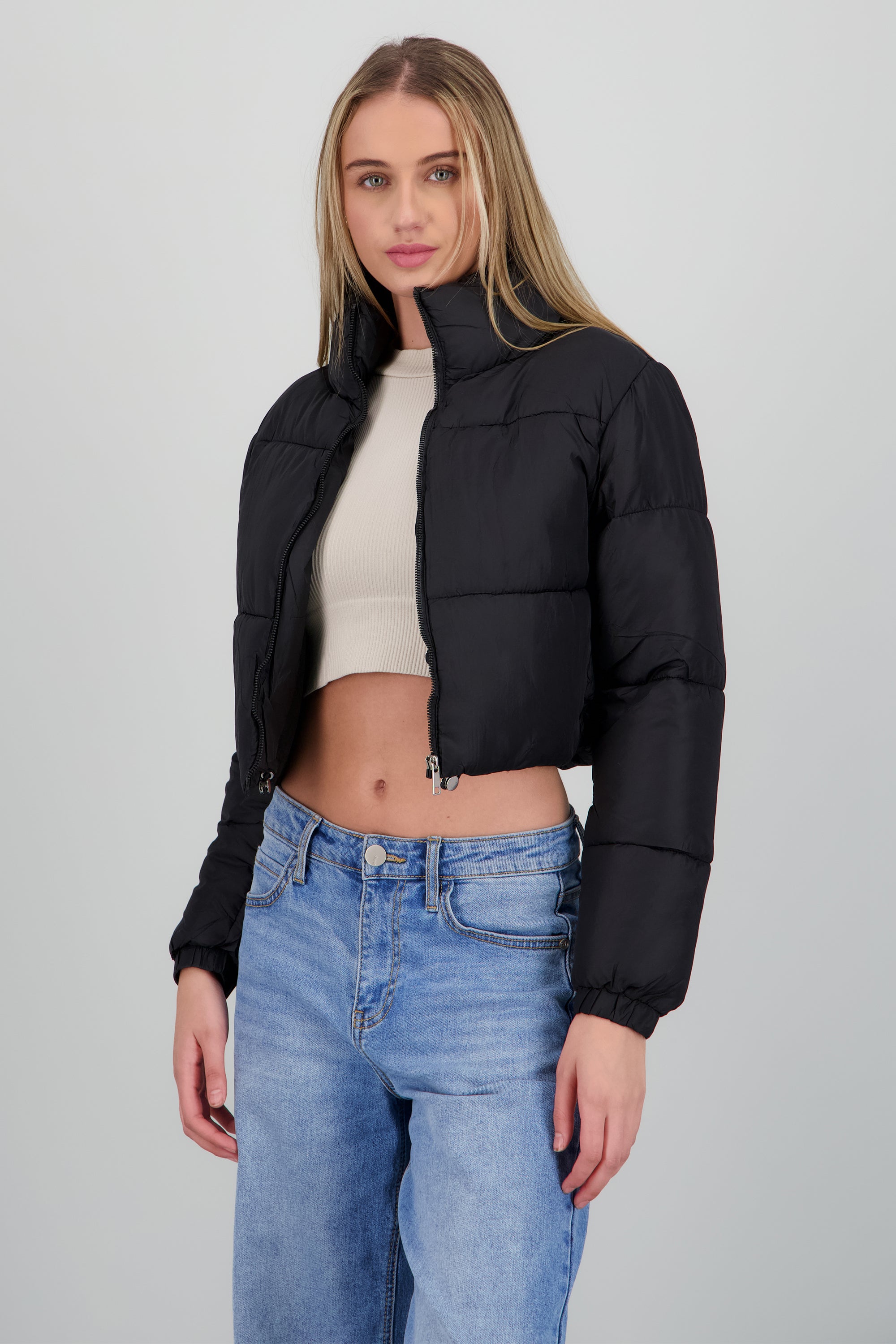 Chamarra puffer crop NEGRO
