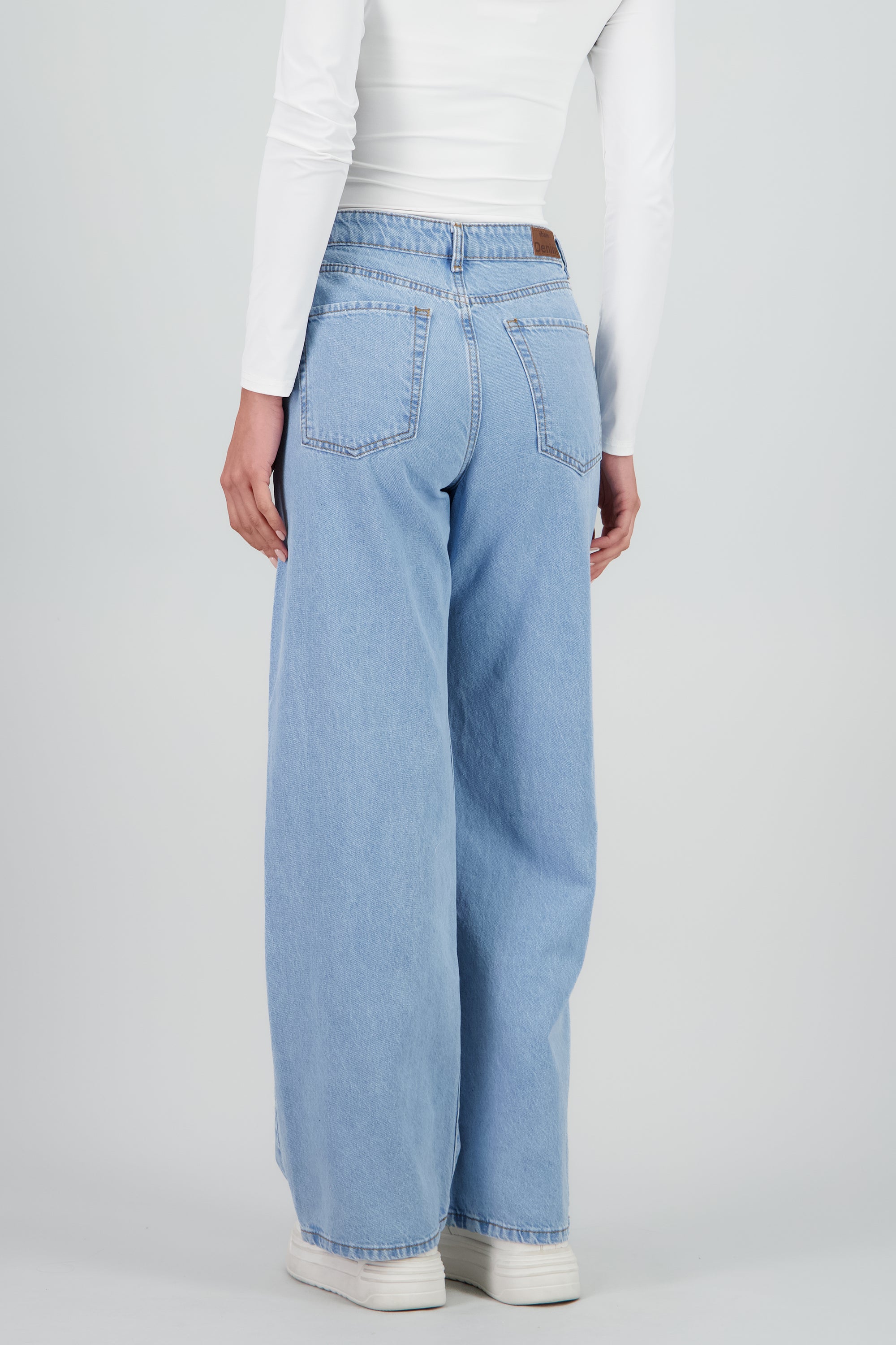 Jeans straight basico LIGHT WASH