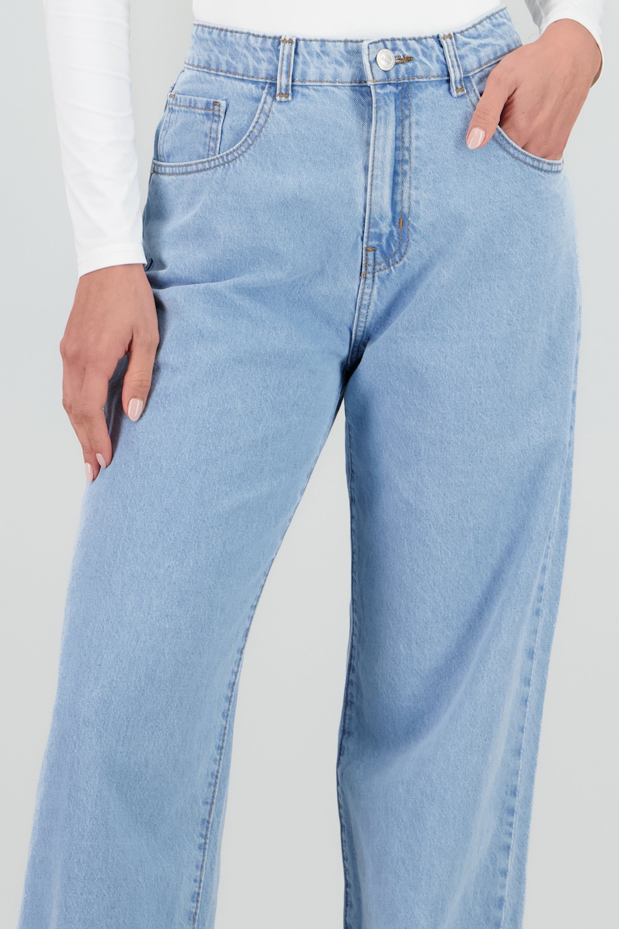 Jeans straight basico LIGHT WASH