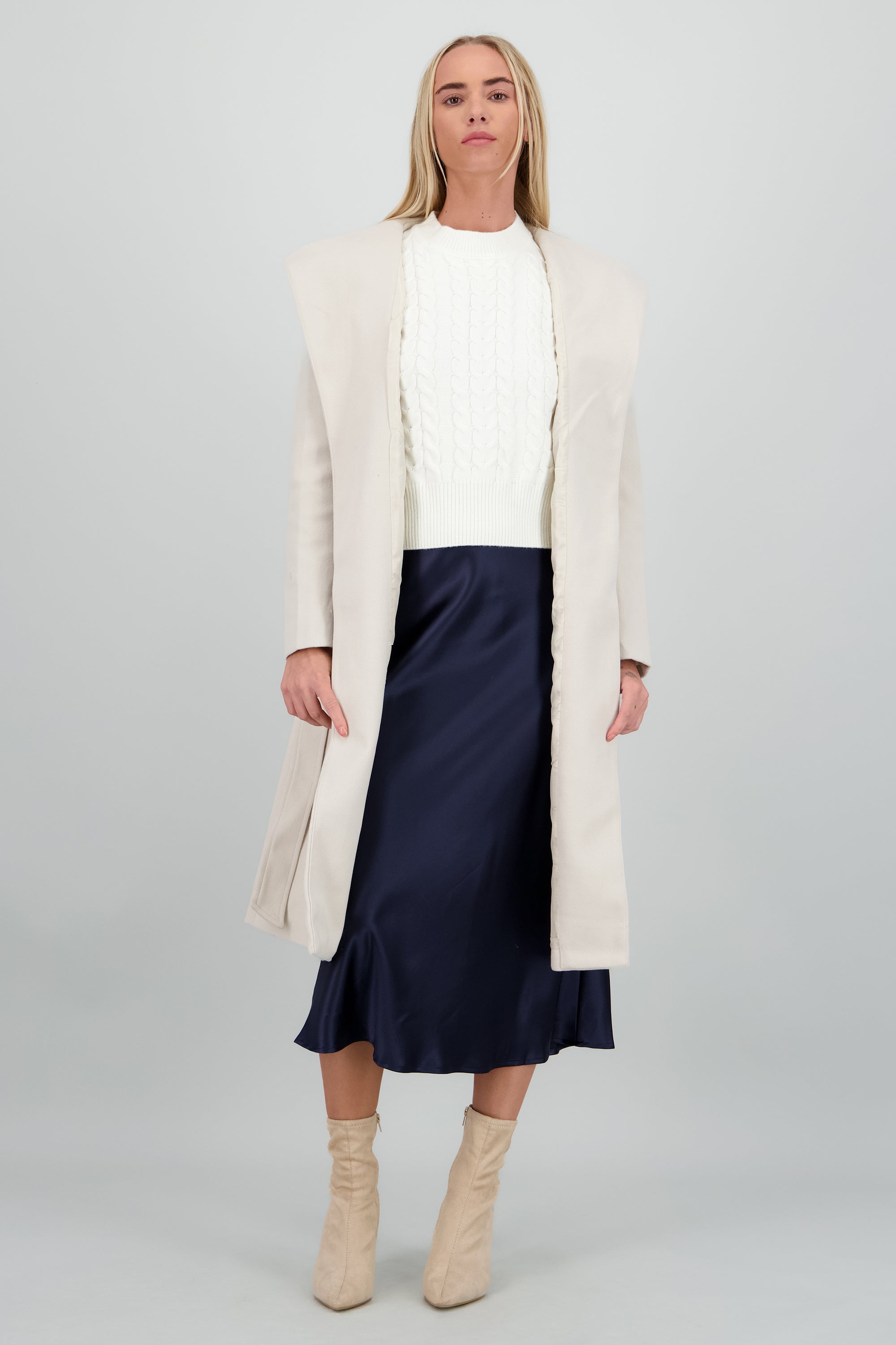 Abrigo solpa ancha con cinturon BEIGE