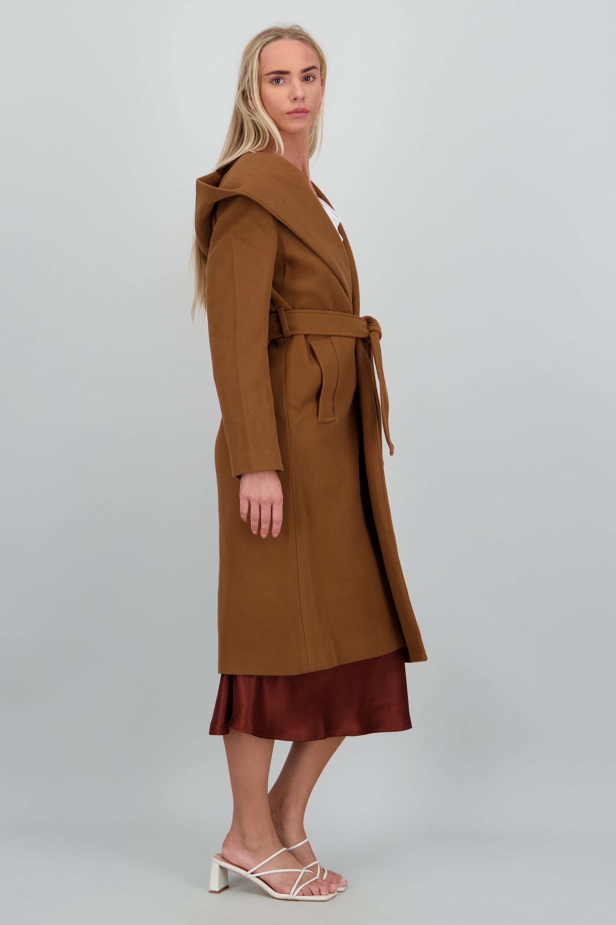 Abrigo solpa ancha con cinturon CAFE