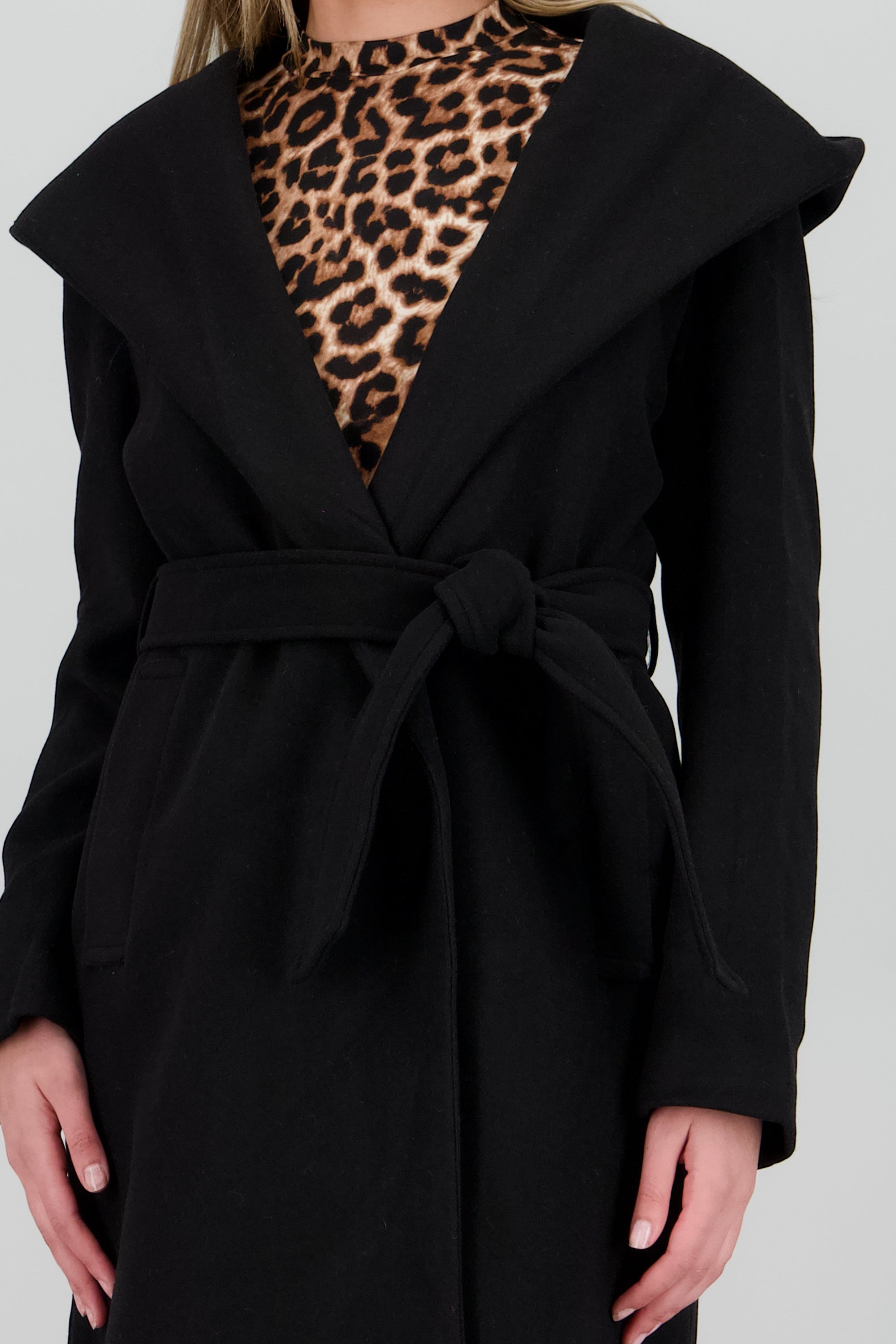 Abrigo solpa ancha con cinturon NEGRO