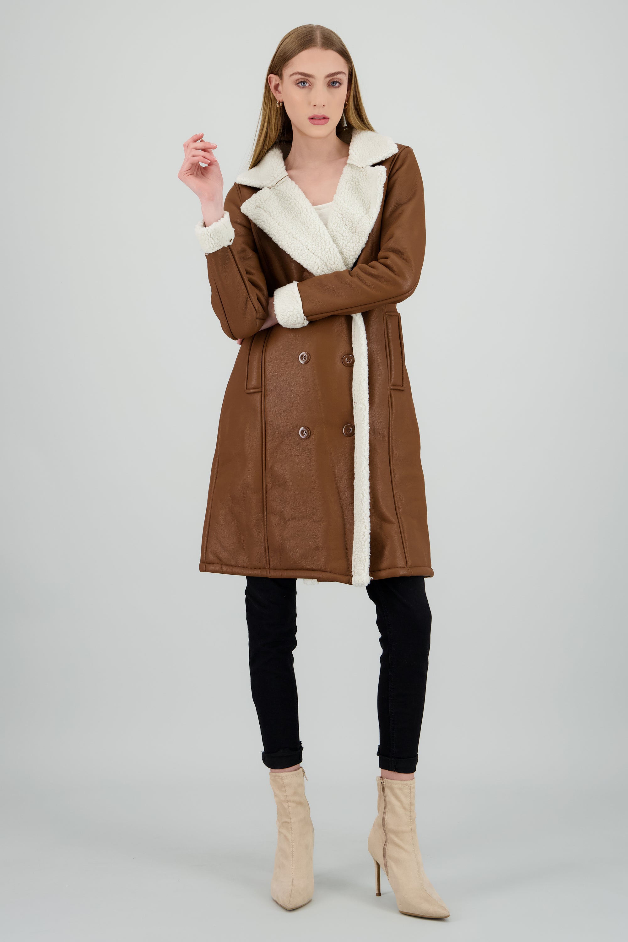 Abrigo efecto piel det peluche CAMELLO