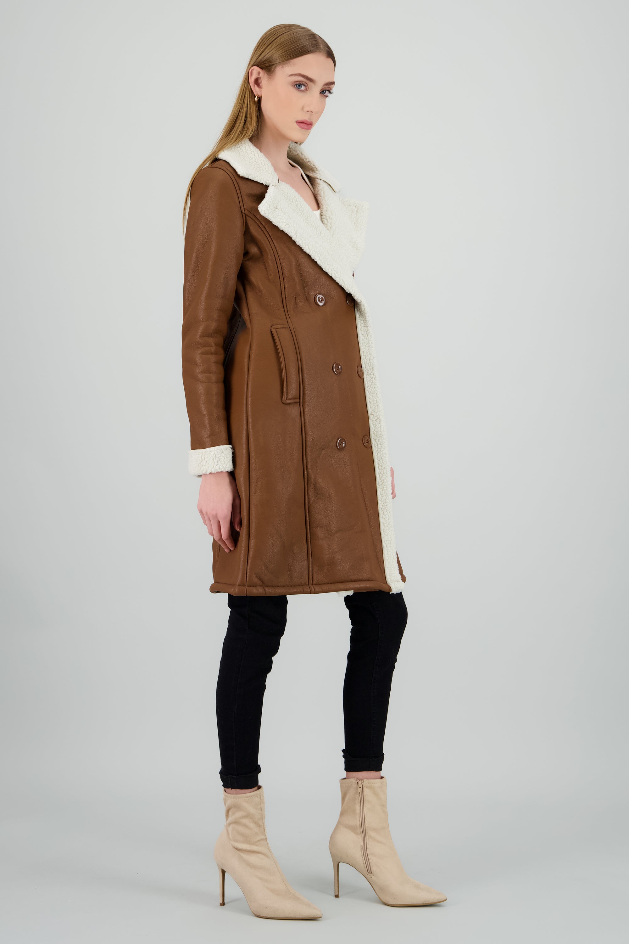 Abrigo efecto piel det peluche CAMELLO