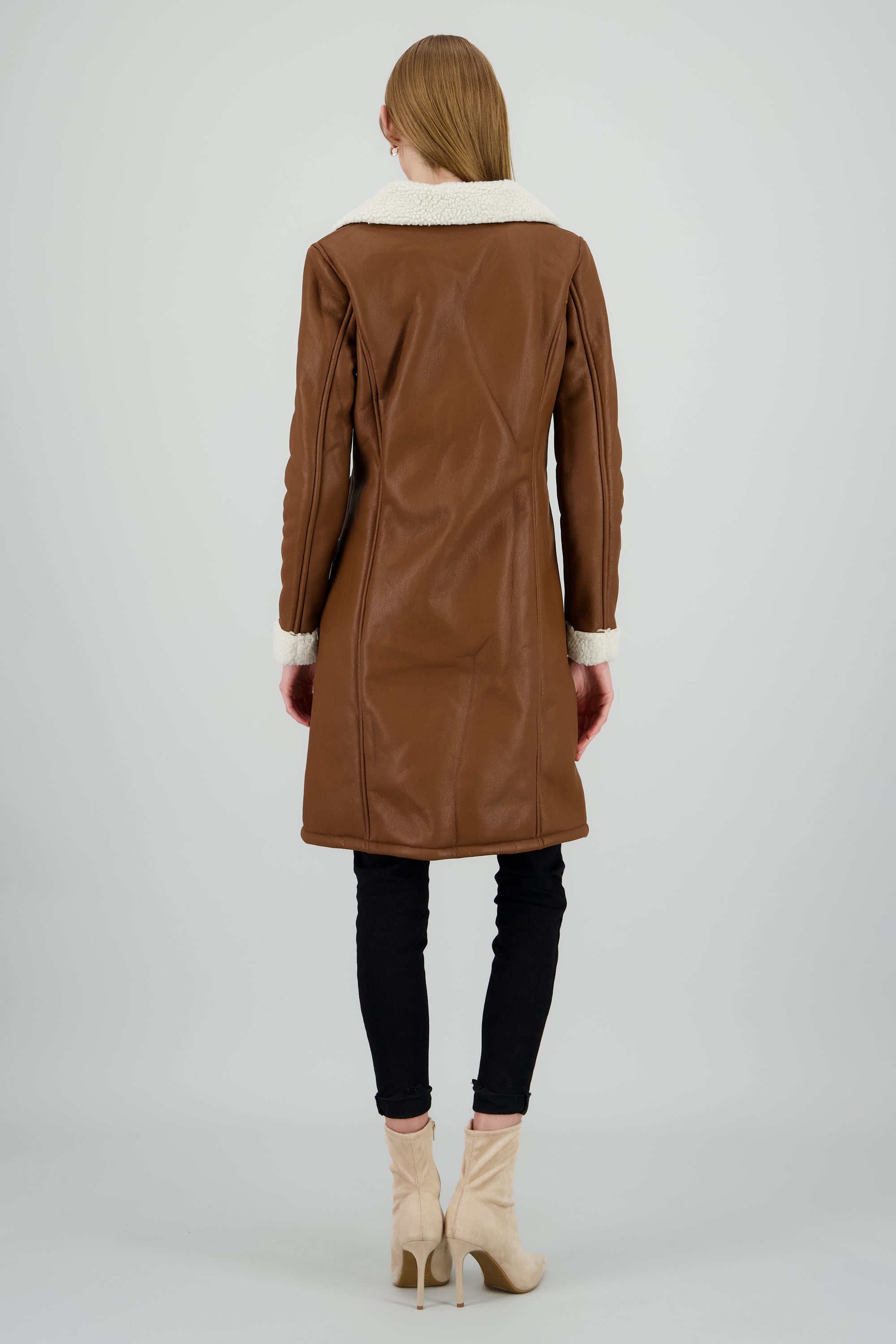 Abrigo efecto piel det peluche CAMELLO