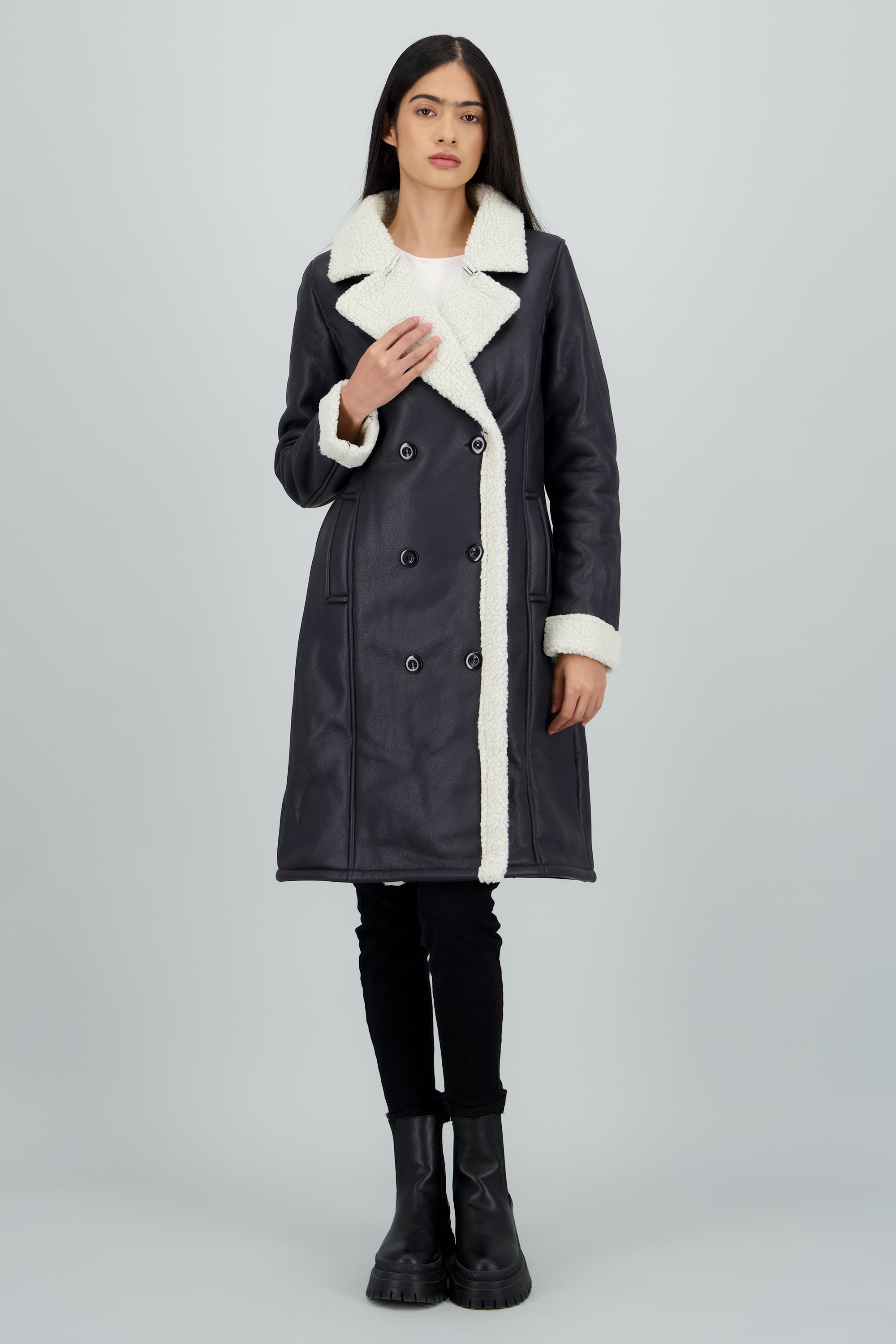 Abrigo efecto piel det peluche NEGRO