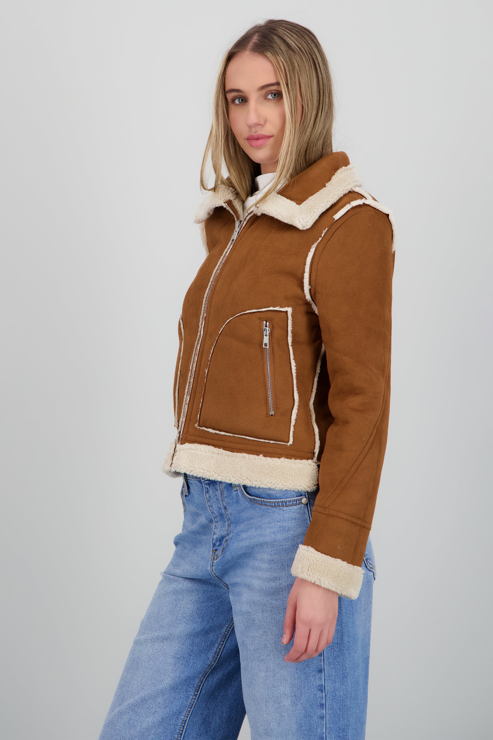 Chamarra corta tipo borrego HUESO COMBO