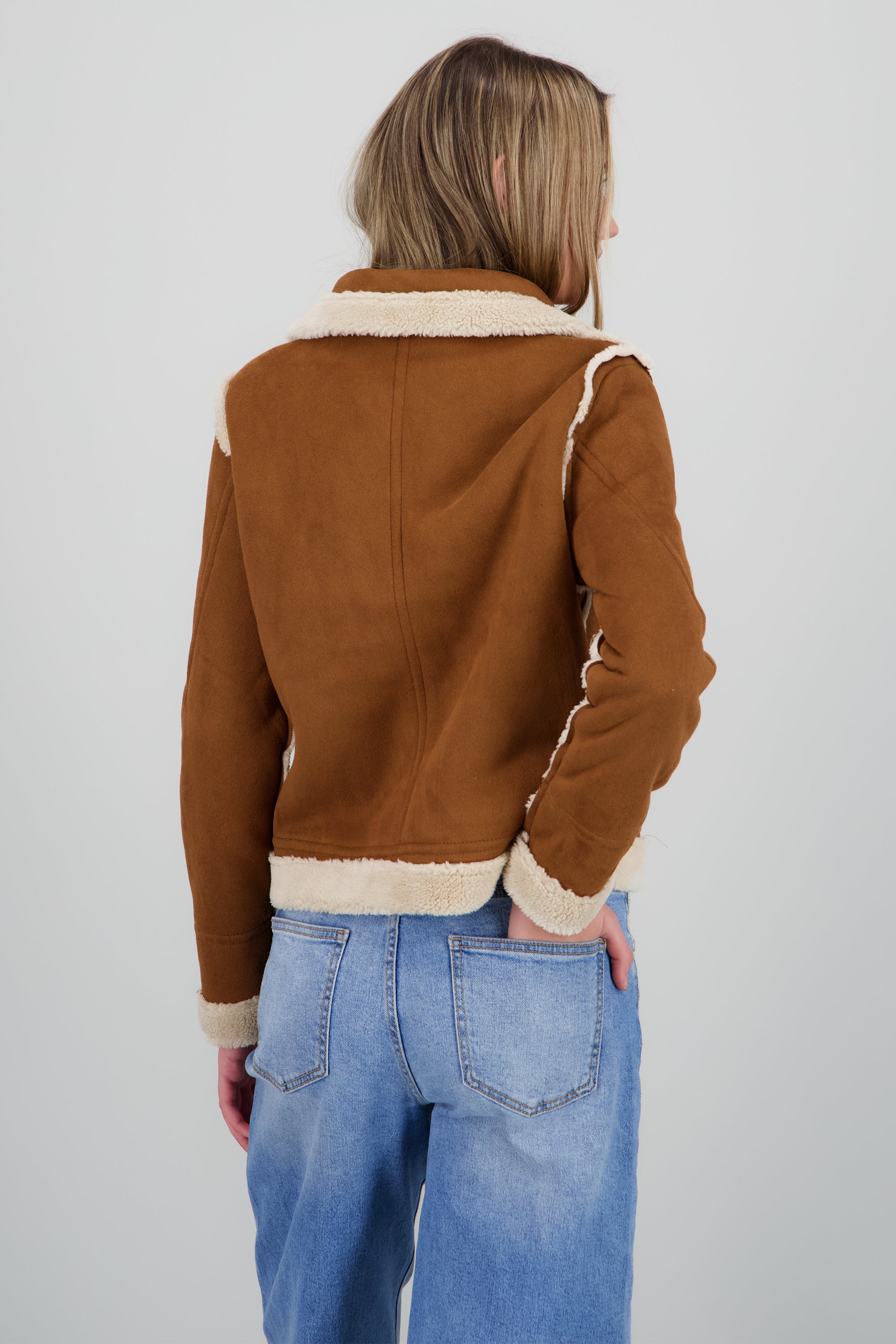 Chamarra corta tipo borrego HUESO COMBO